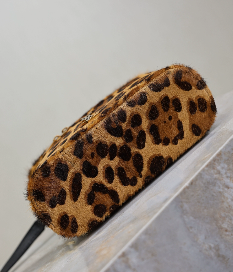 Trousse de toilette YSL GABY en cuir poney - luxuryevafr