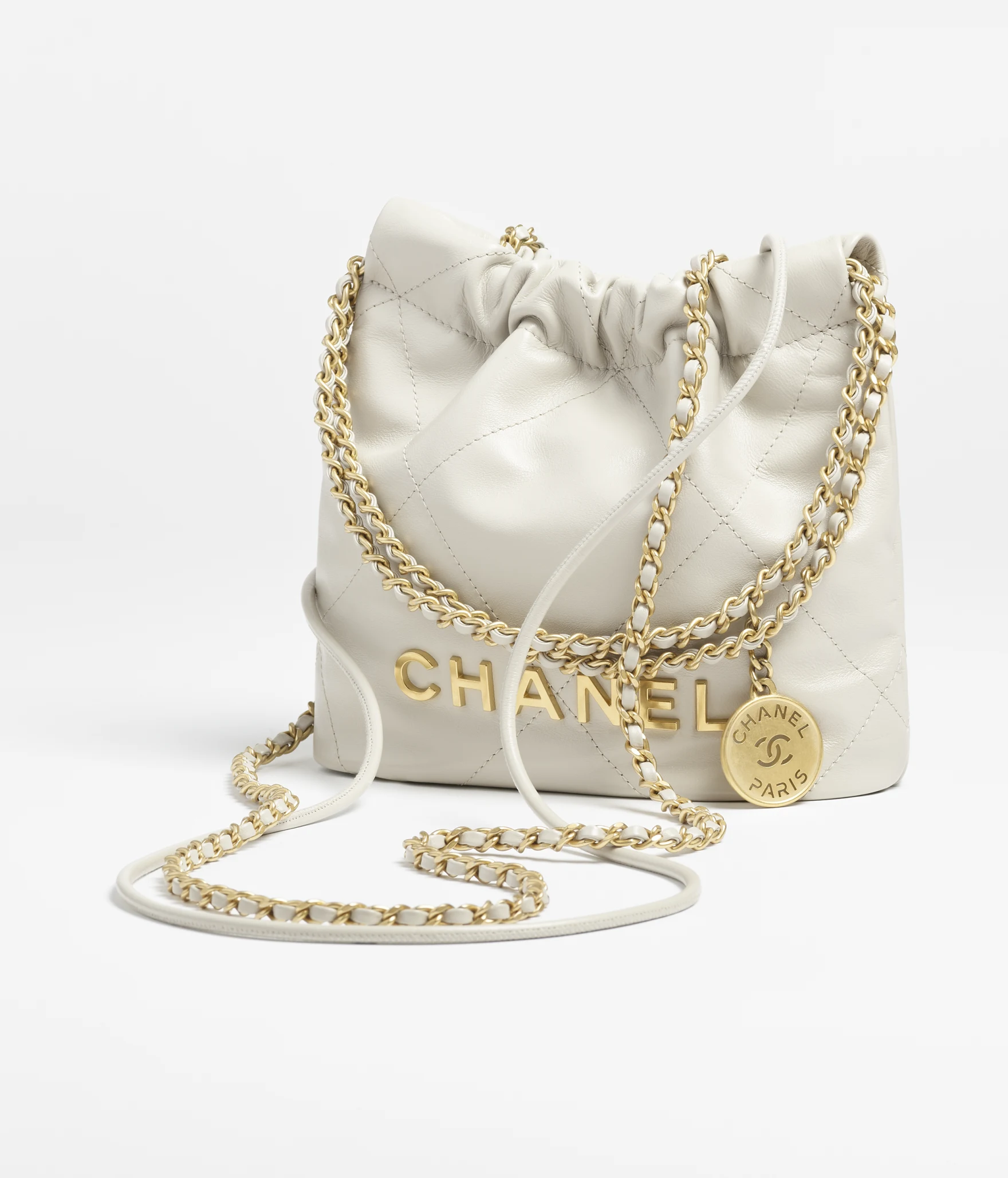 Mini sac à main CHANEL 22 - luxuryevafr