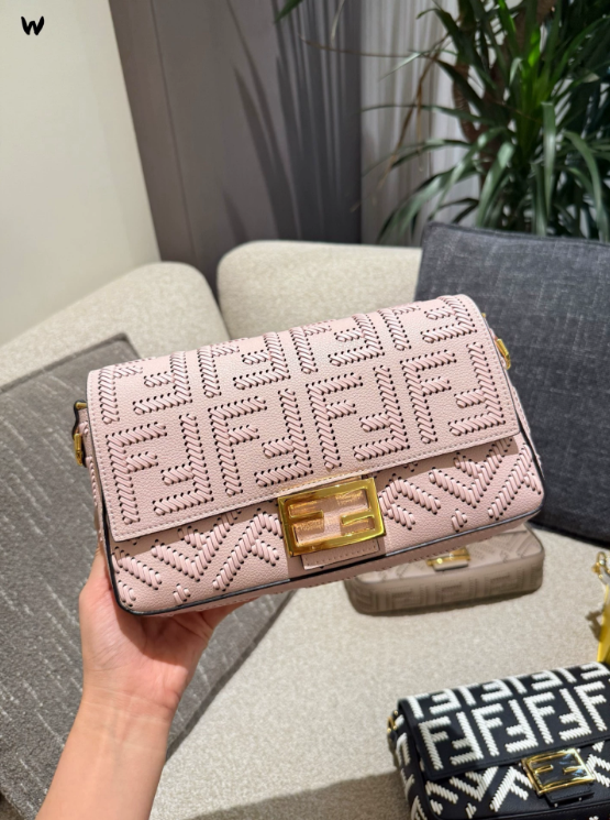 Baguette FENDI - luxuryevafr