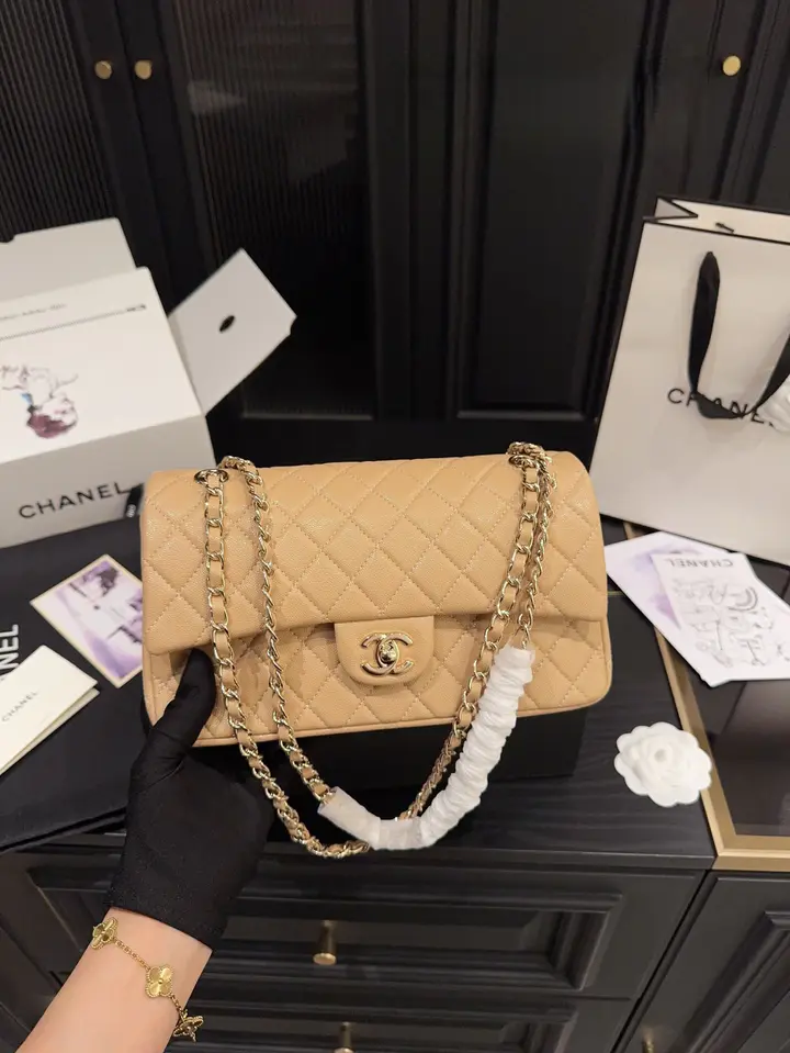 Sac à rabat classique Chanel – Caramel avec finitions dorées - luxuryevafr