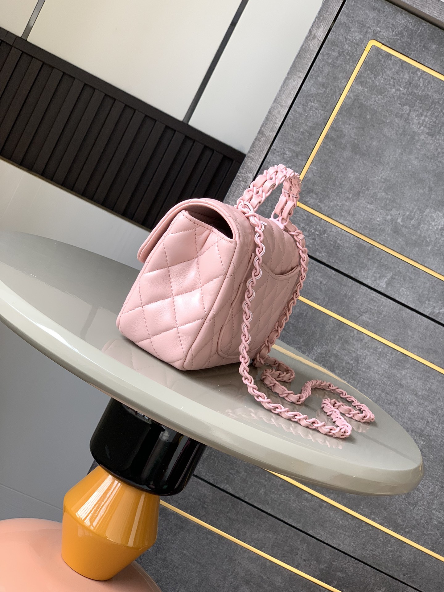 Mini sac à rabat Chanel avec poignée supérieure - Rose clair - luxuryevafr