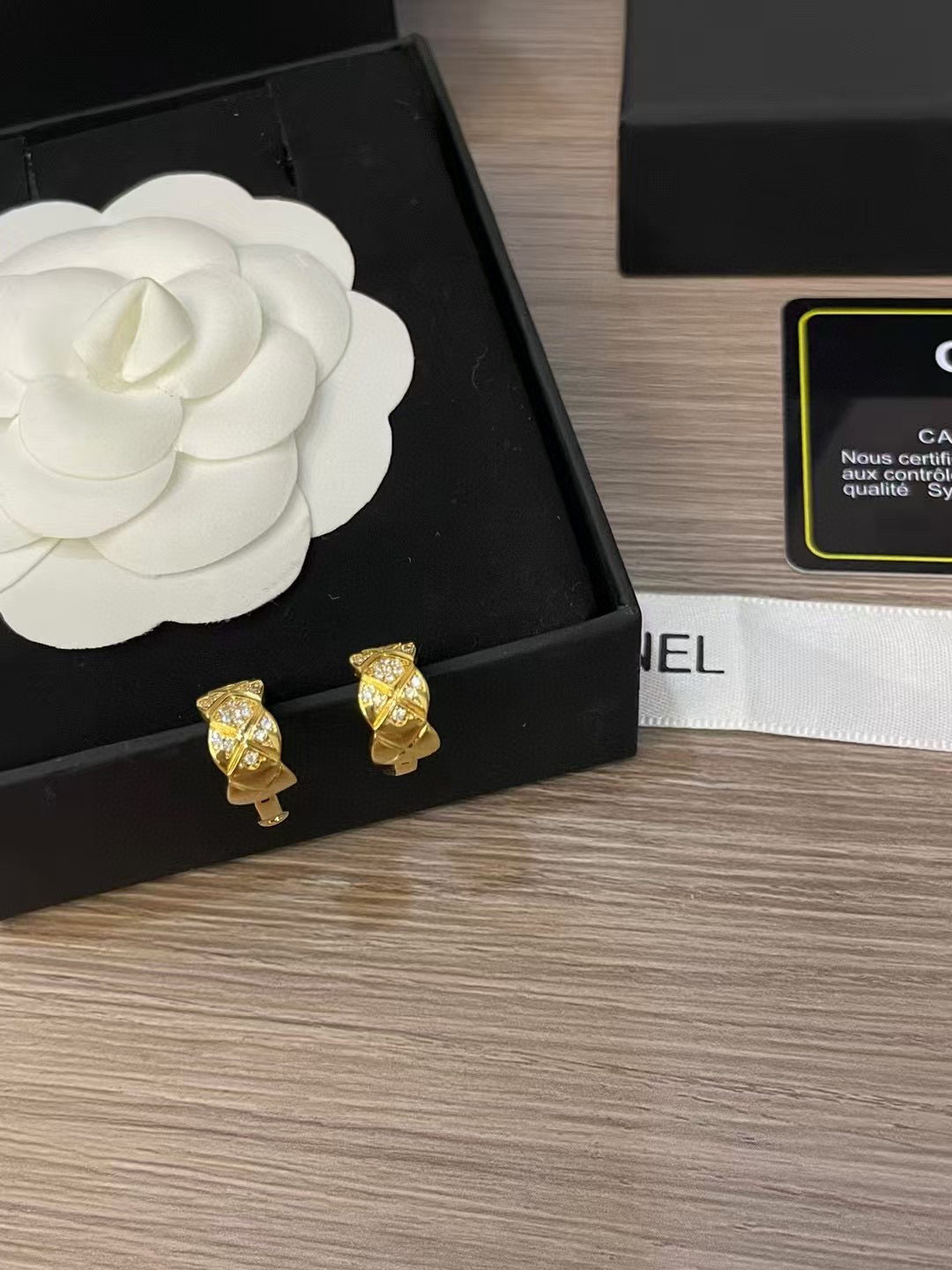 CHANEL Boucles Matelassées Plaqué Or 18K - luxuryevafr