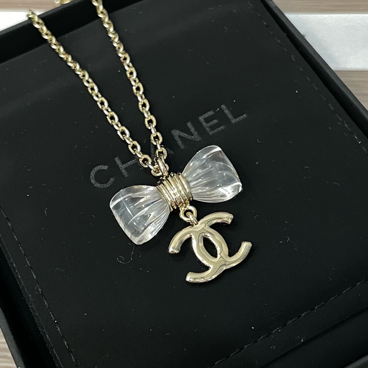 Chanel Collier Logo Doré Élégant - luxuryevafr