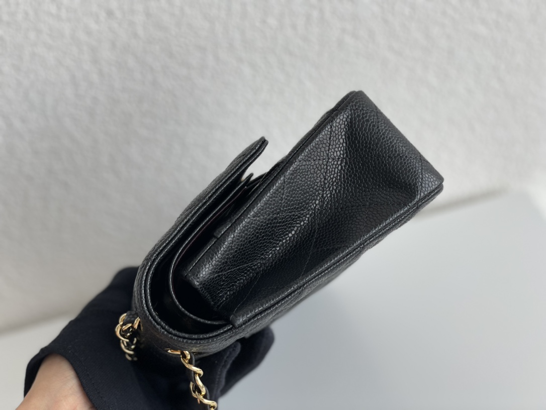 Sac Chanel Medium Classic Double Flap Noir Matelassé Caviar Quincaillerie Dorée - luxuryevafr