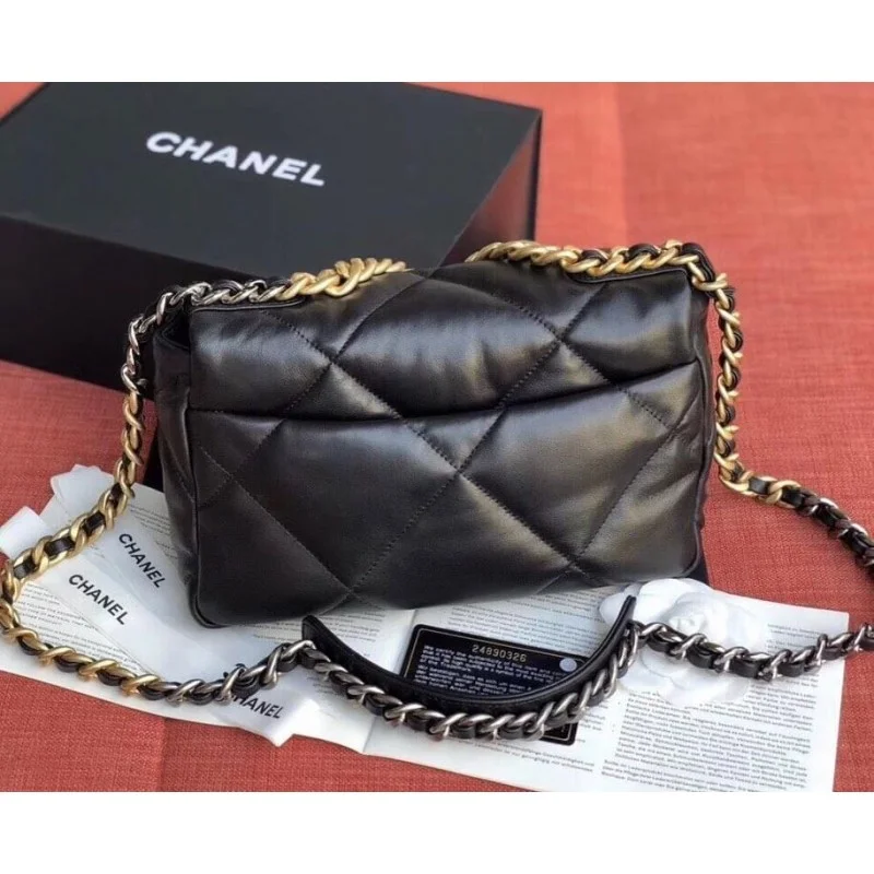 Sac à rabat en cuir d'agneau Chanel 19, petit modèle - luxuryevafr