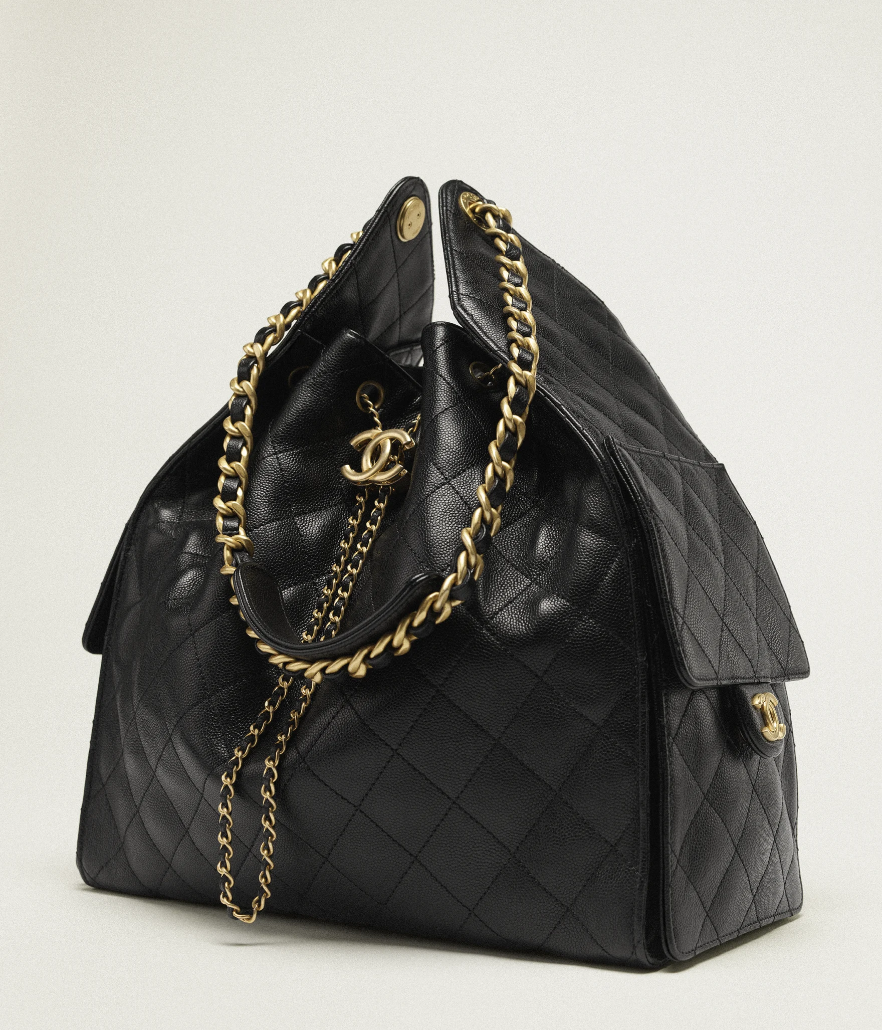 Sac à main CHANEL 25 moyen noir - luxuryevafr