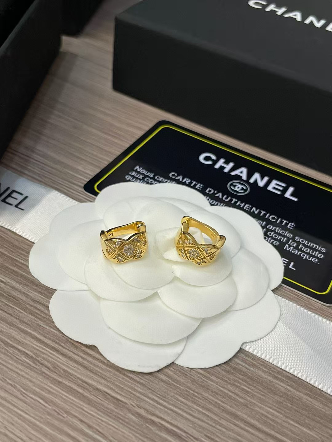 CHANEL Boucles Matelassées Plaqué Or 18K - luxuryevafr