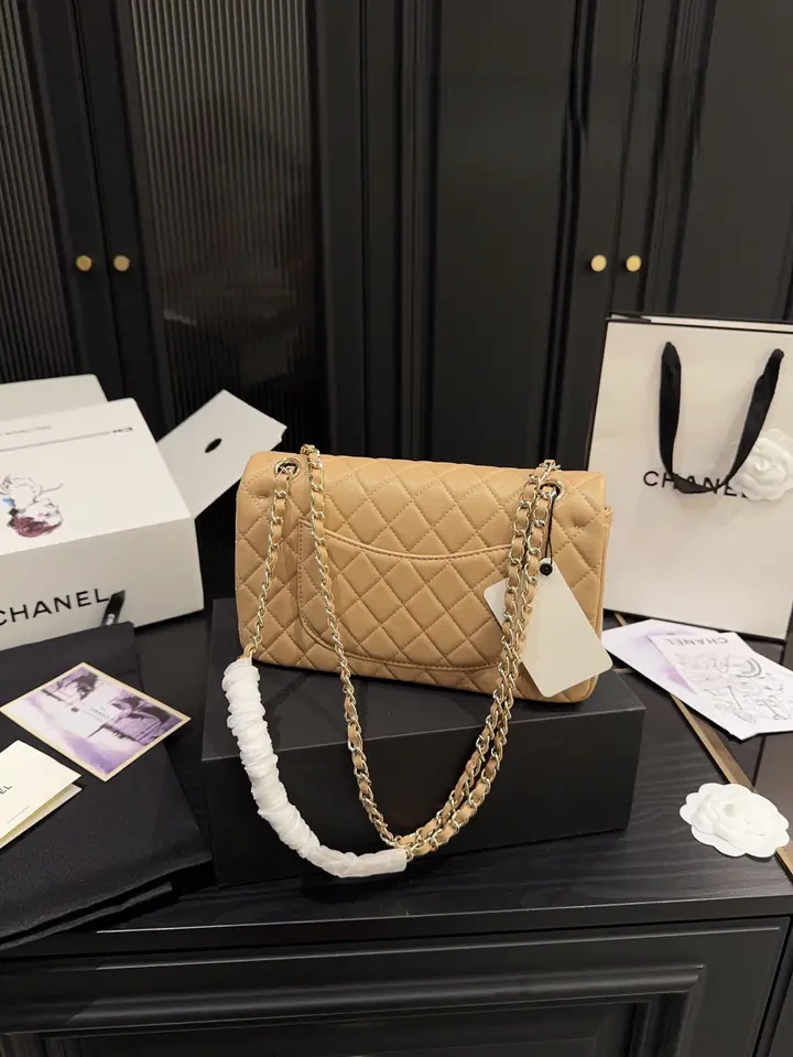 Sac à rabat classique Chanel – Caramel avec finitions dorées - luxuryevafr