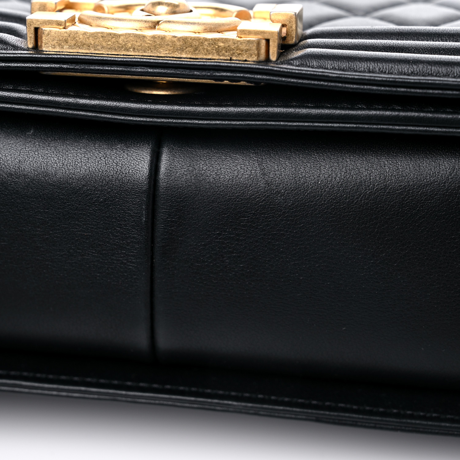 Sac à main Caviar Medium Boy avec logo et rabat noir - luxuryevafr