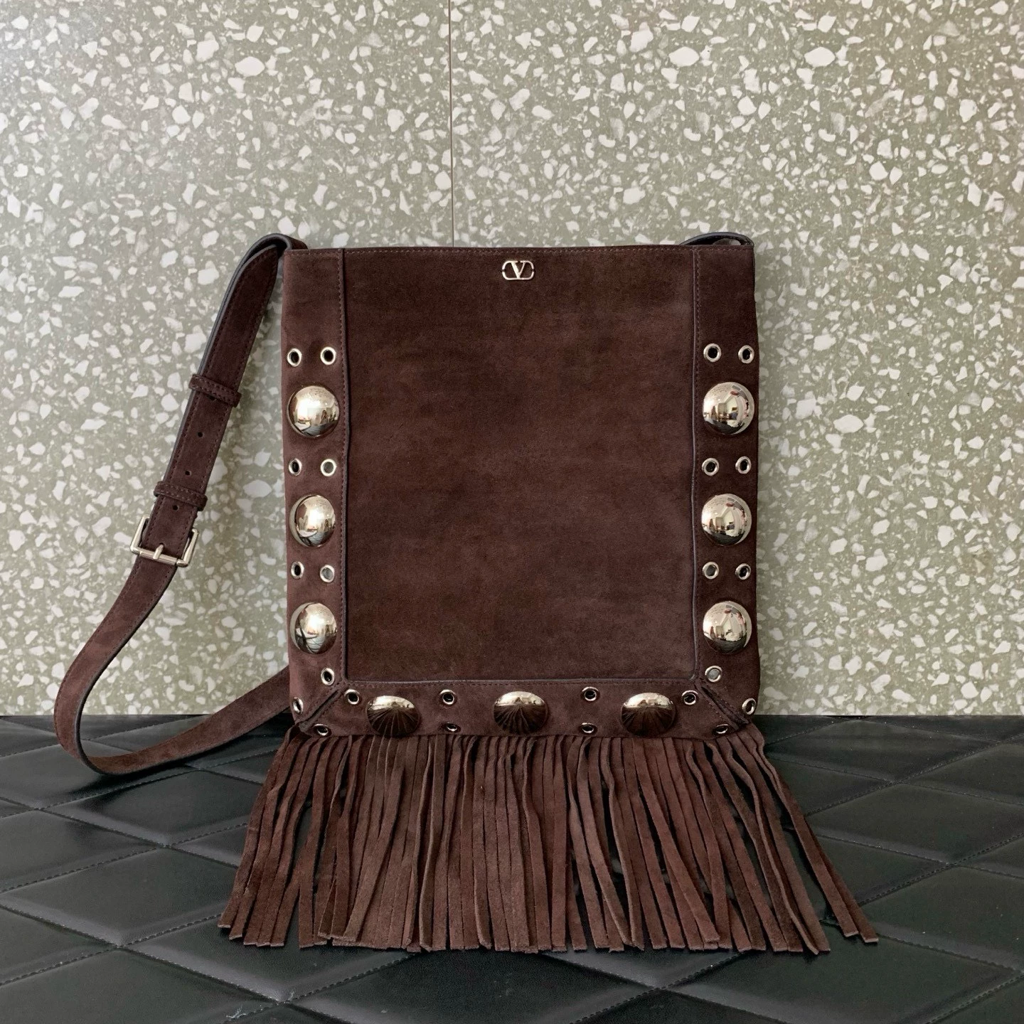 Sac bandoulière en daim Nellcôte Valentino Garavani à franges - luxuryevafr