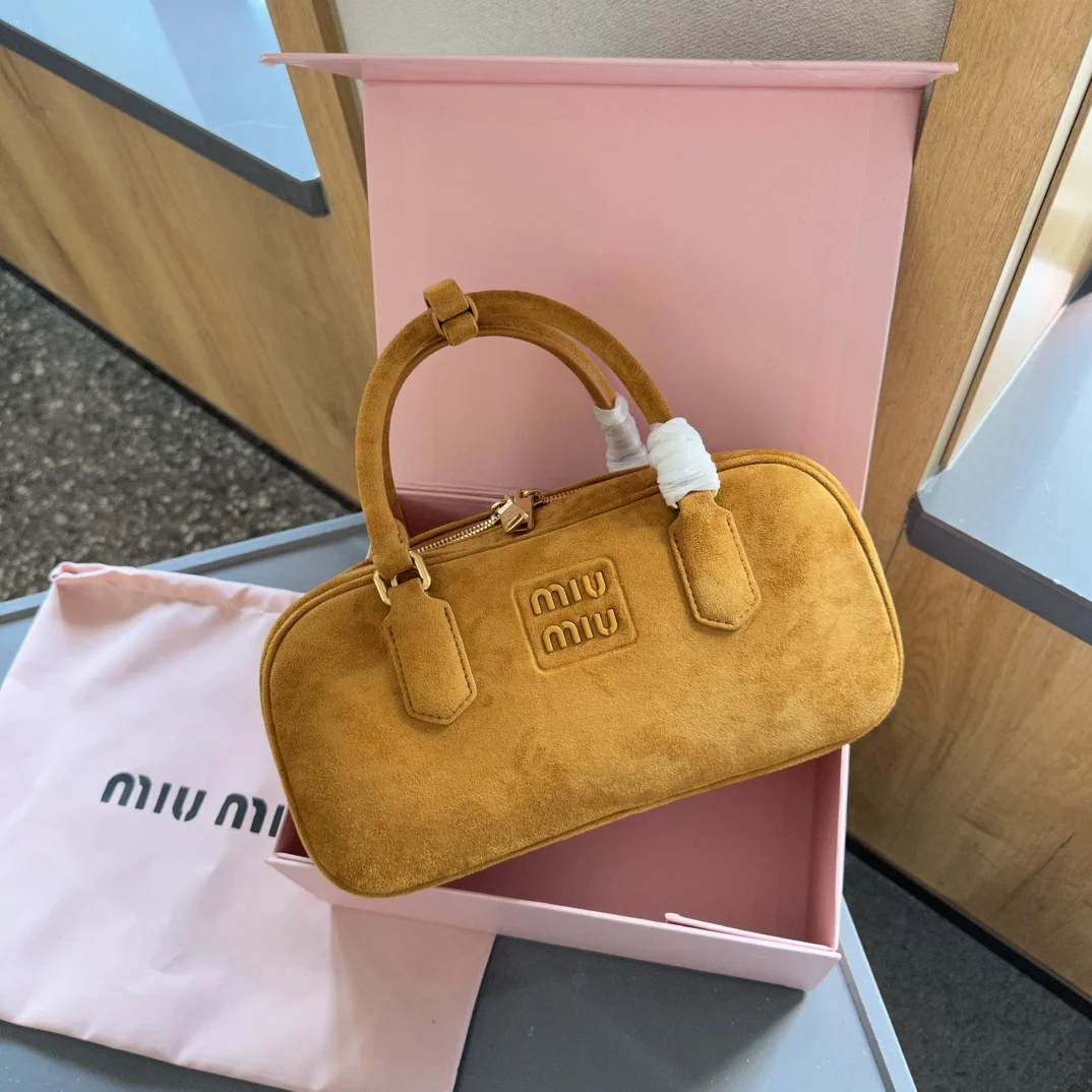 Sac à main en daim rembourré Arcadie de MiuMiu - luxuryevafr