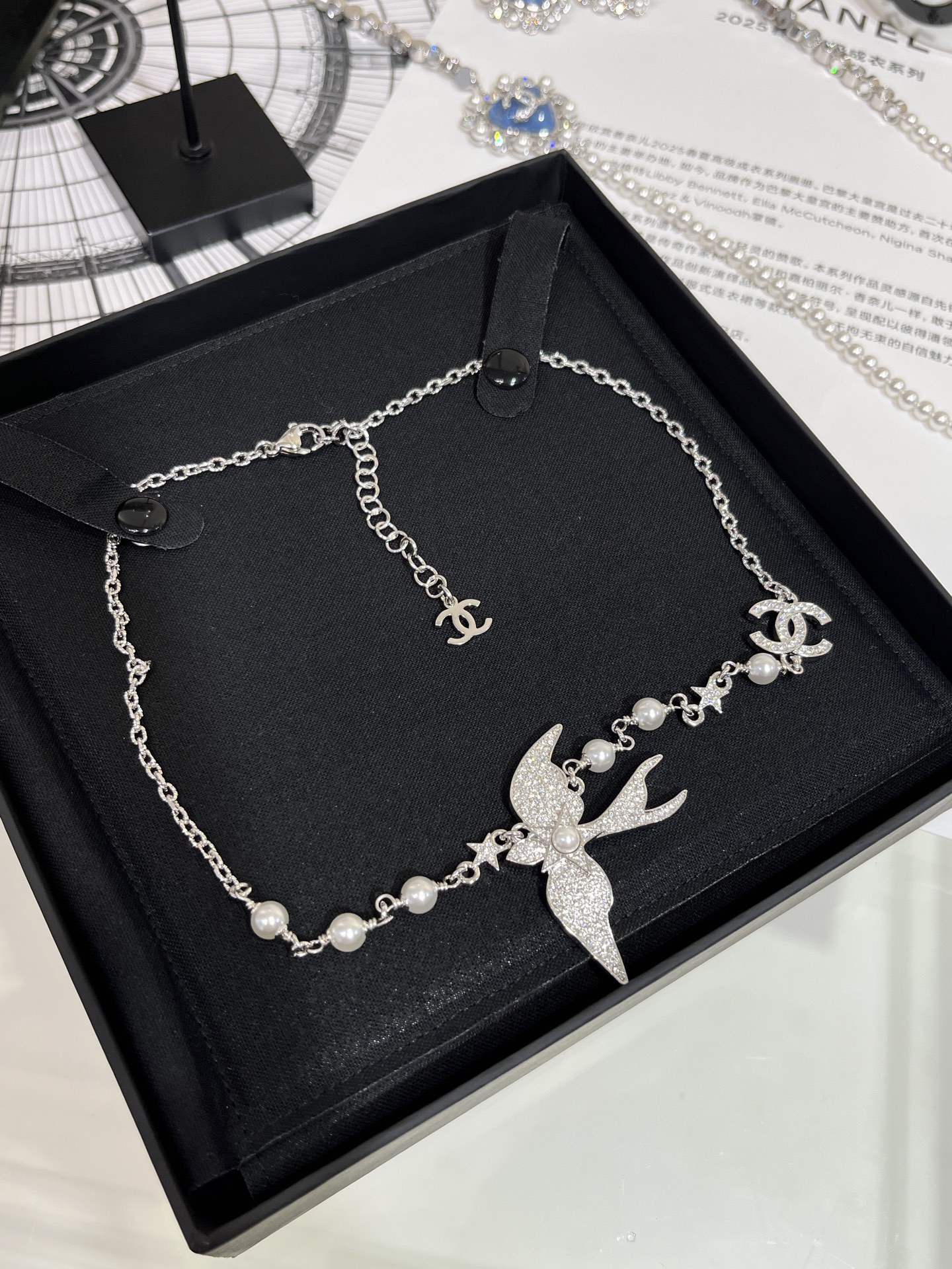 Nouveau collier de perles double C en argent inspiré des oiseaux CHANEL 25S - luxuryevafr