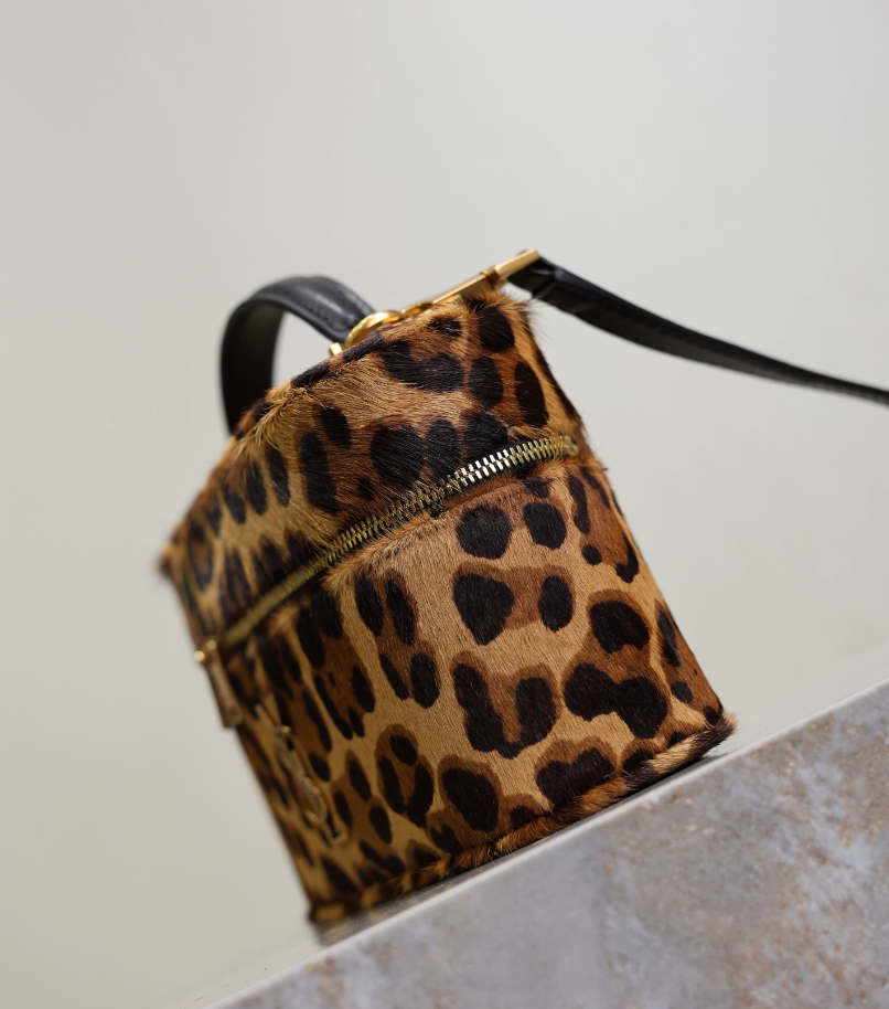 Trousse de toilette YSL GABY en cuir poney - luxuryevafr