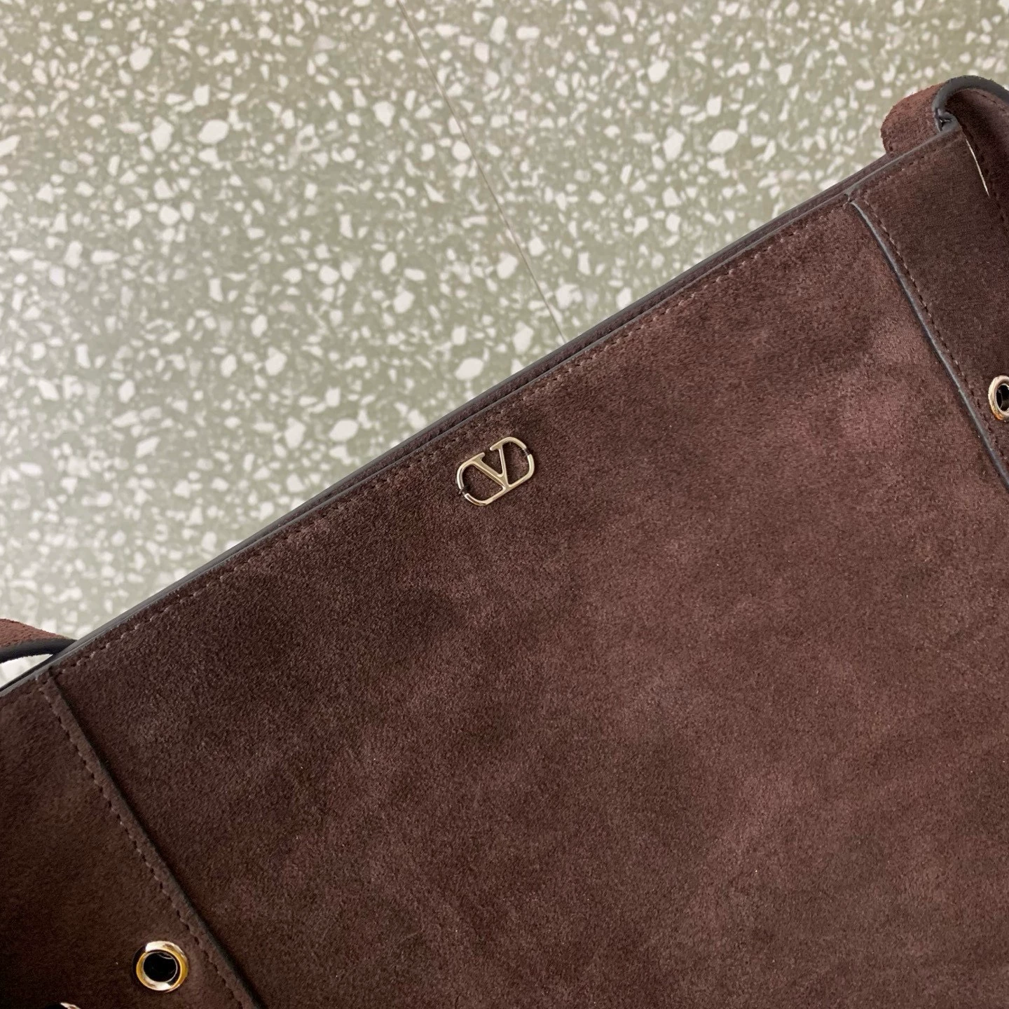 Sac bandoulière en daim Nellcôte Valentino Garavani à franges - luxuryevafr