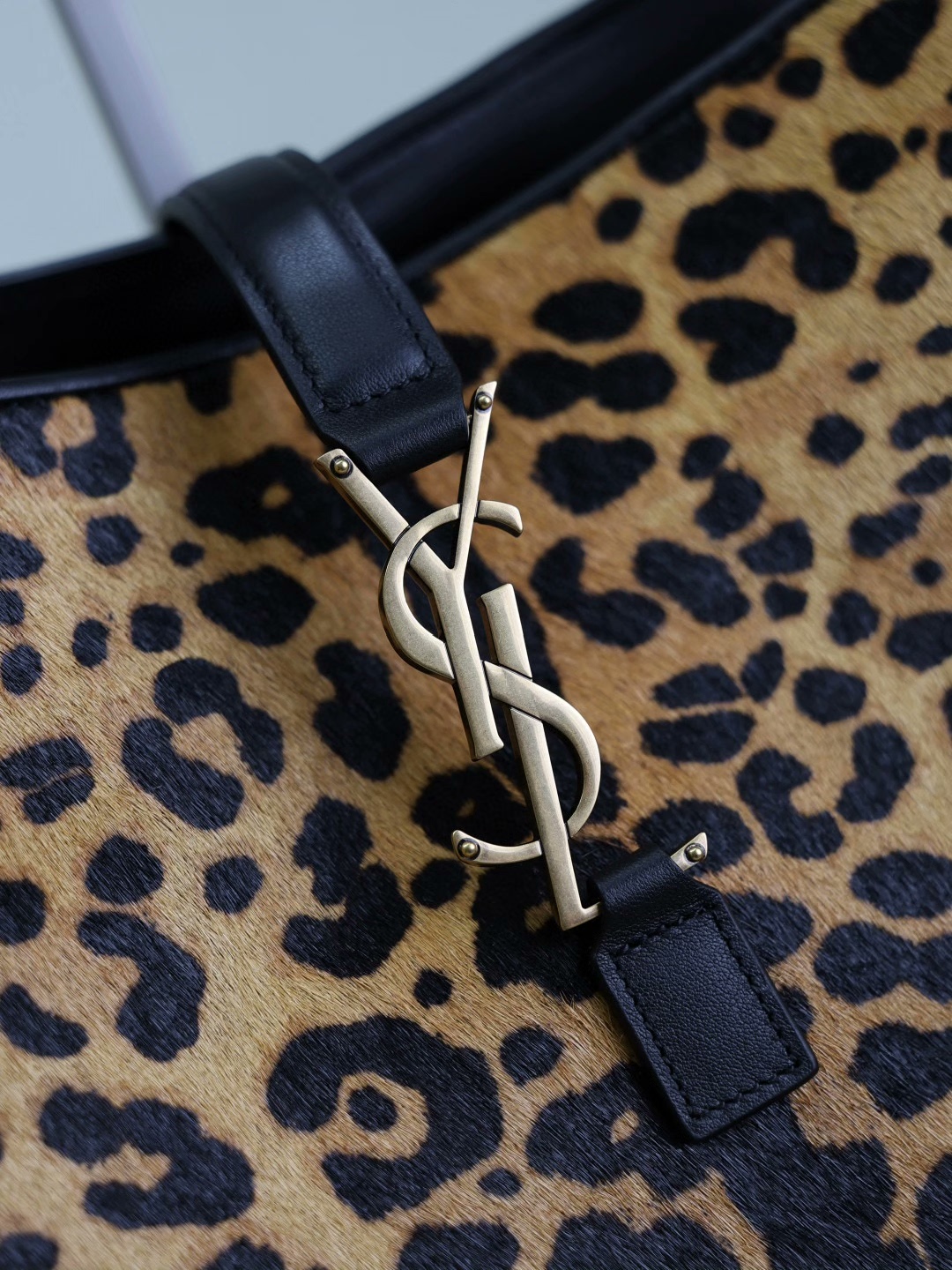 YSL LE 5 À 7 BEA en cuir poney - luxuryevafr