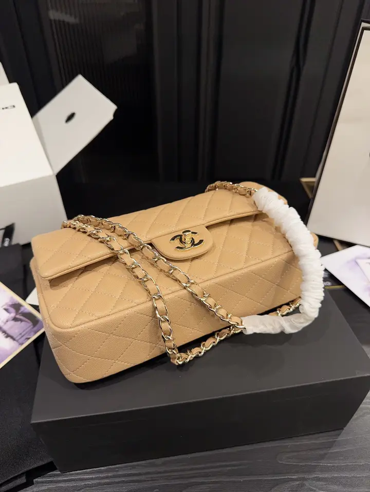 Sac à rabat classique Chanel – Caramel avec finitions dorées - luxuryevafr