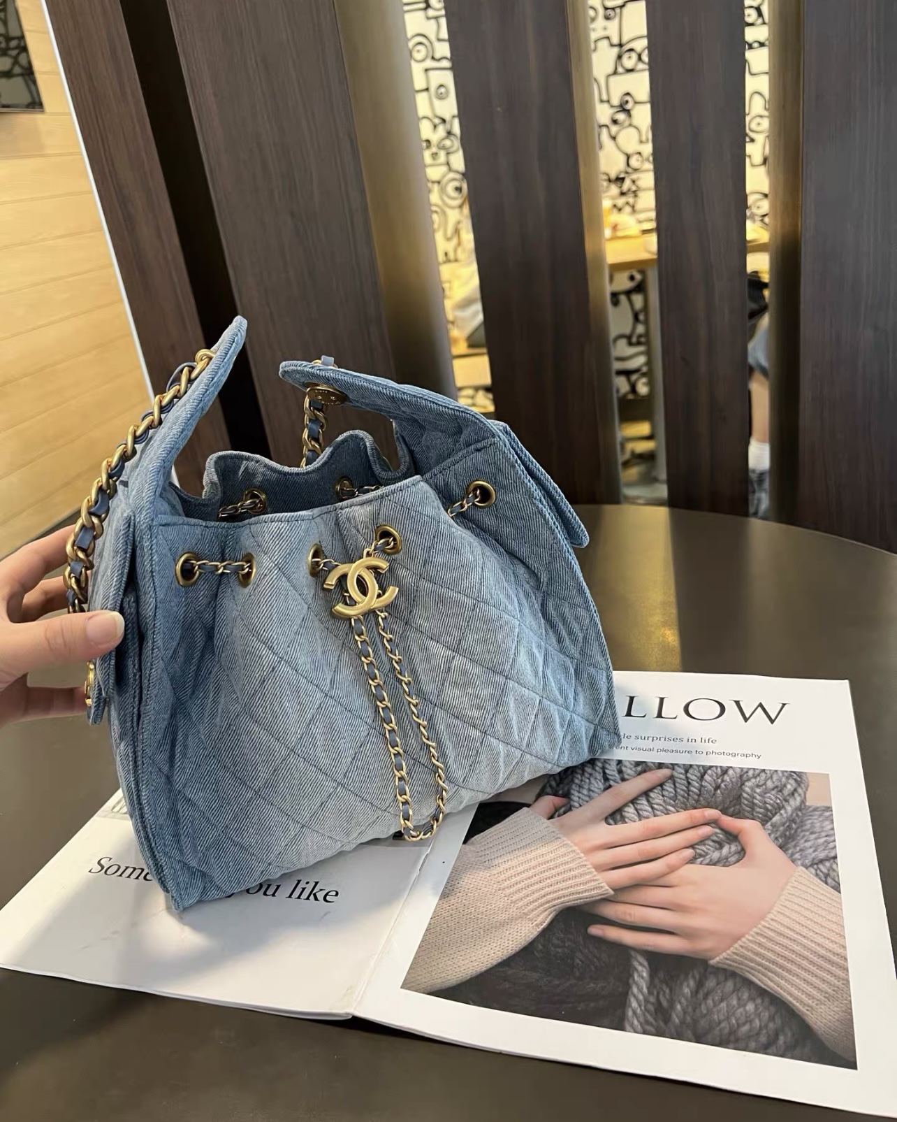 Petit sac à main CHANEL 25 en denim délavé - luxuryevafr