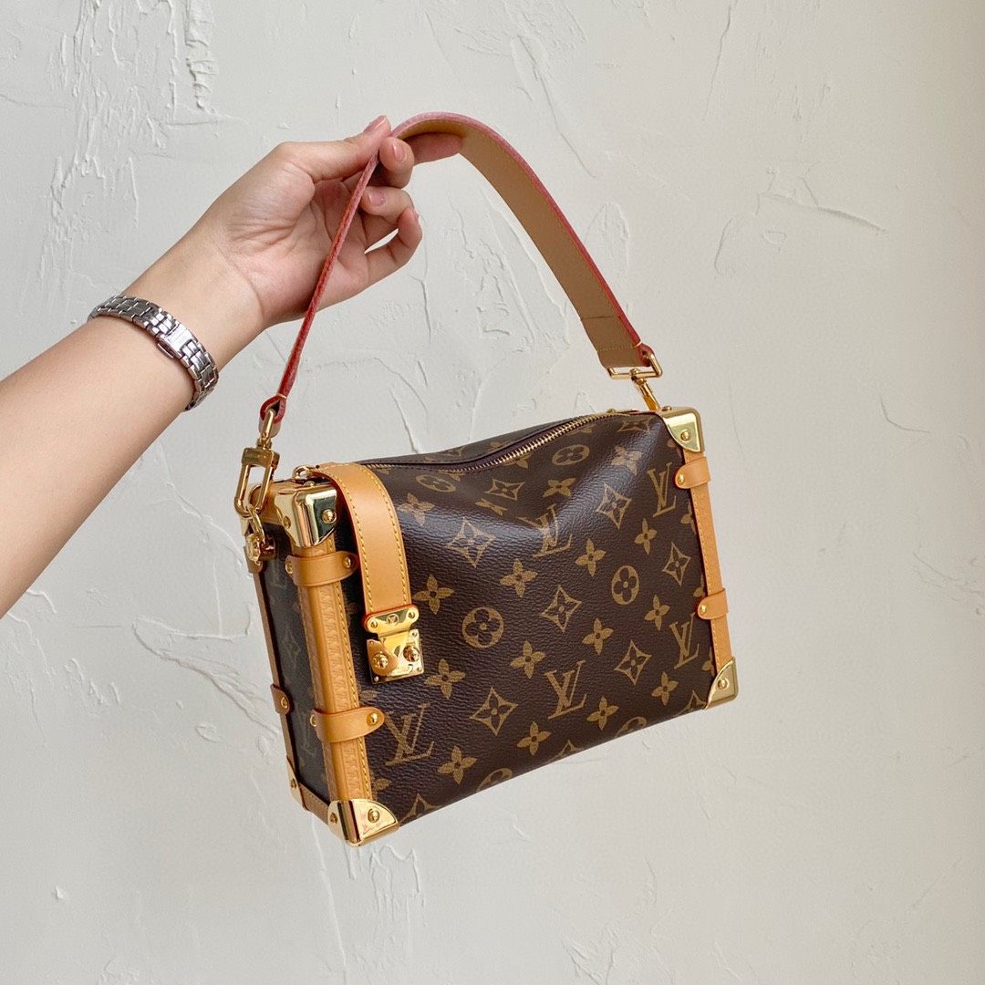 Sac à main Louis Vuitton SIDE TRUNK M46358 MONOGRAM - luxuryevafr