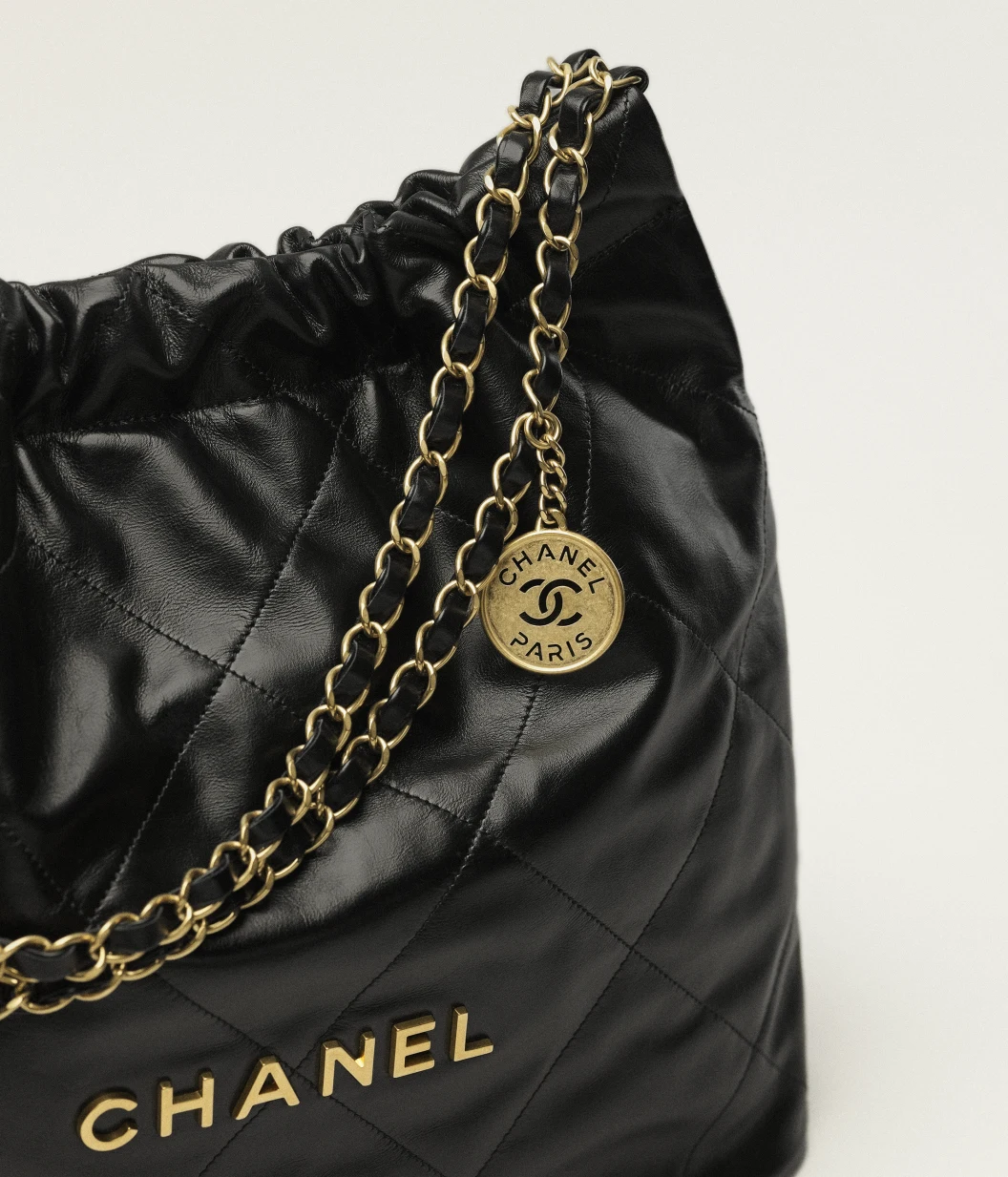 Sac à main CHANEL 22 - luxuryevafr