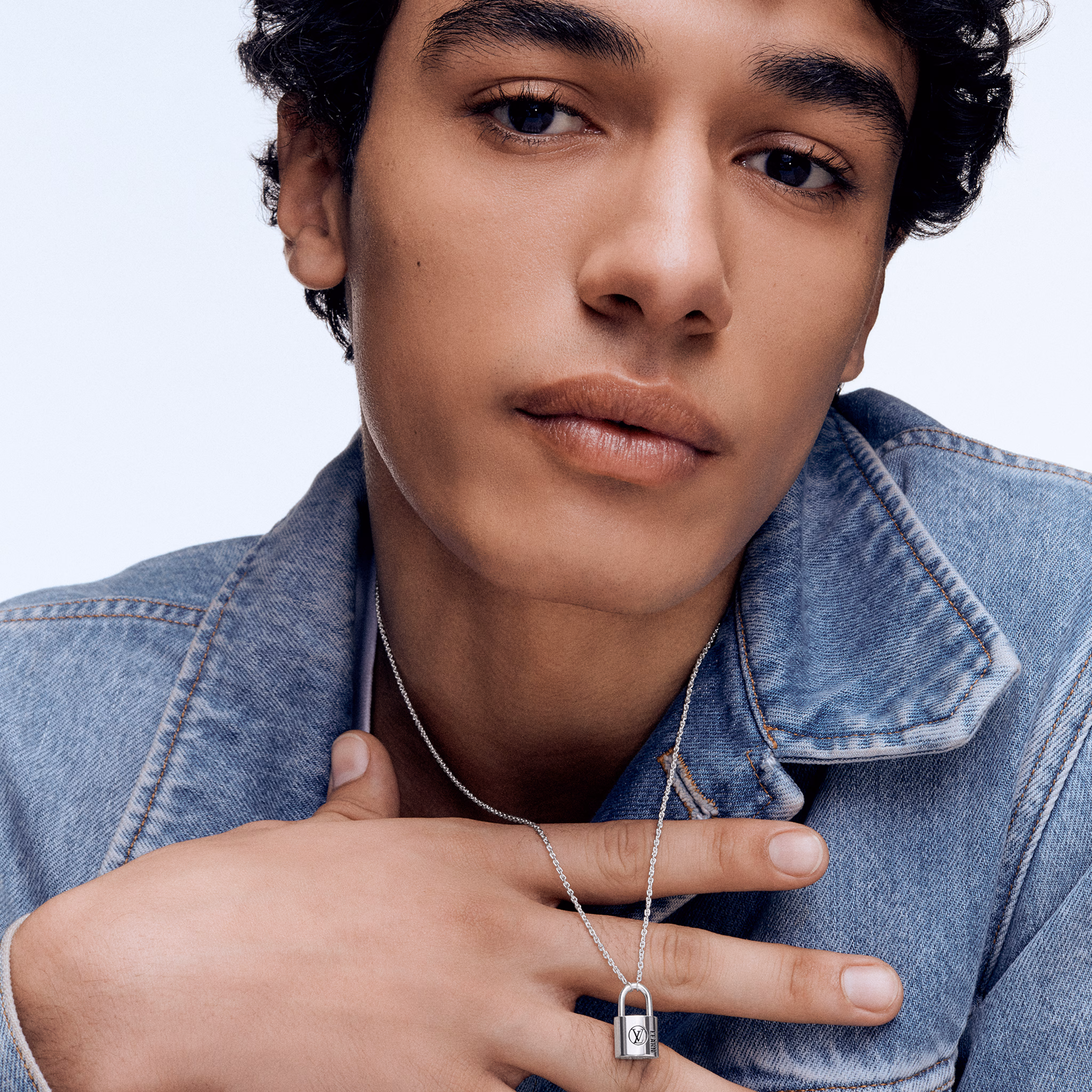 Pendentif LV Silver Lockit, argent sterling laqué noir Q03273 - luxuryevafr