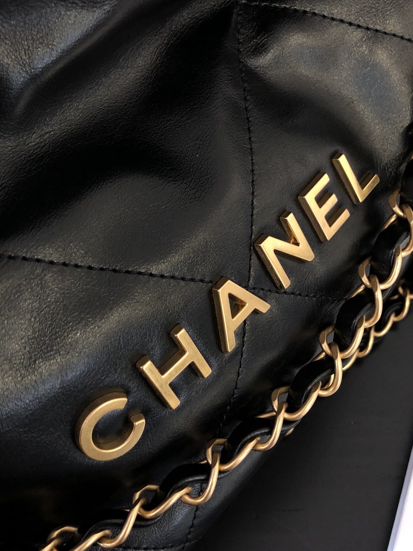 Petit sac à main CHANEL 22 - luxuryevafr