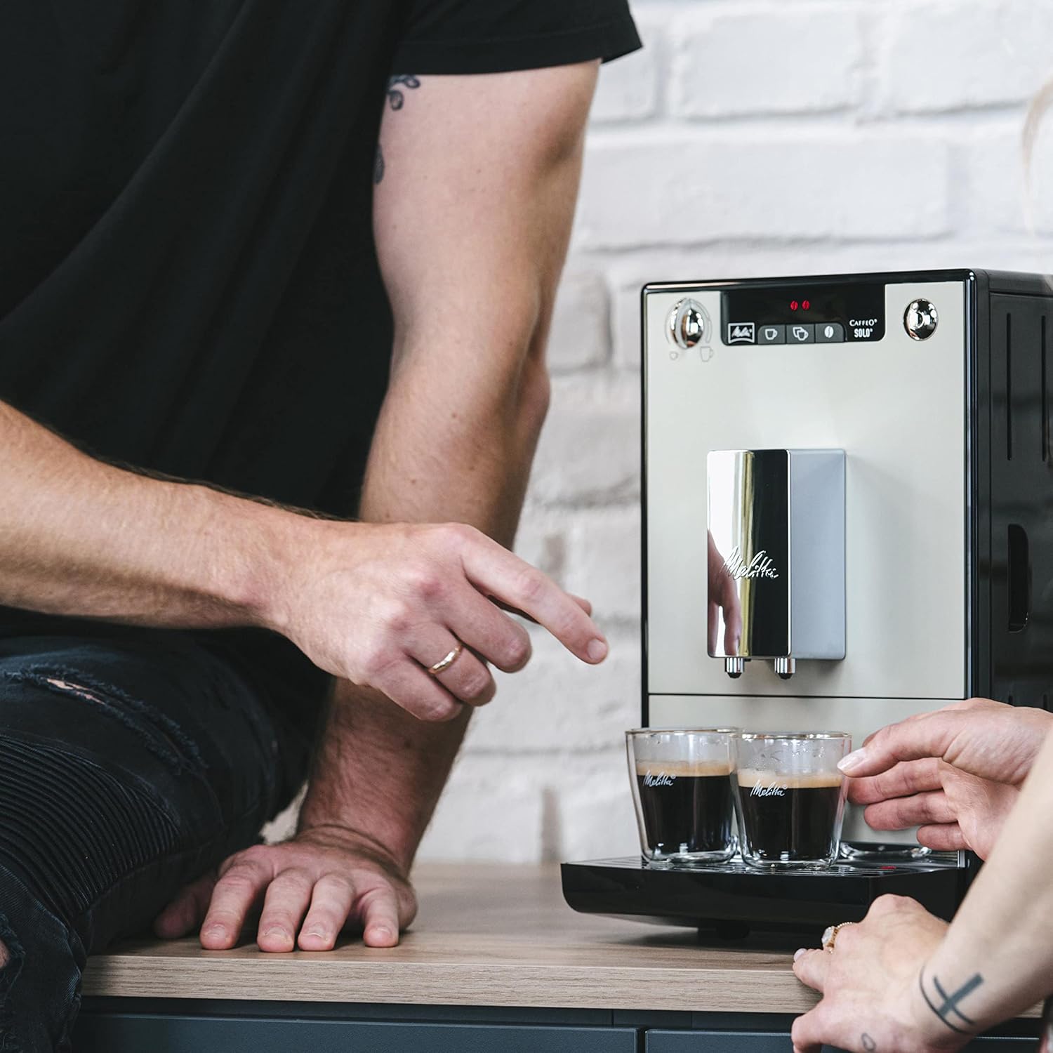 Melitta Solo - Kaffeevollautomat mit höhenverstellbarem Auslauf, kleine Kaffeemaschine mit abnehmbarem Wassertank, für z. B. Espresso oder Café Crème, silber