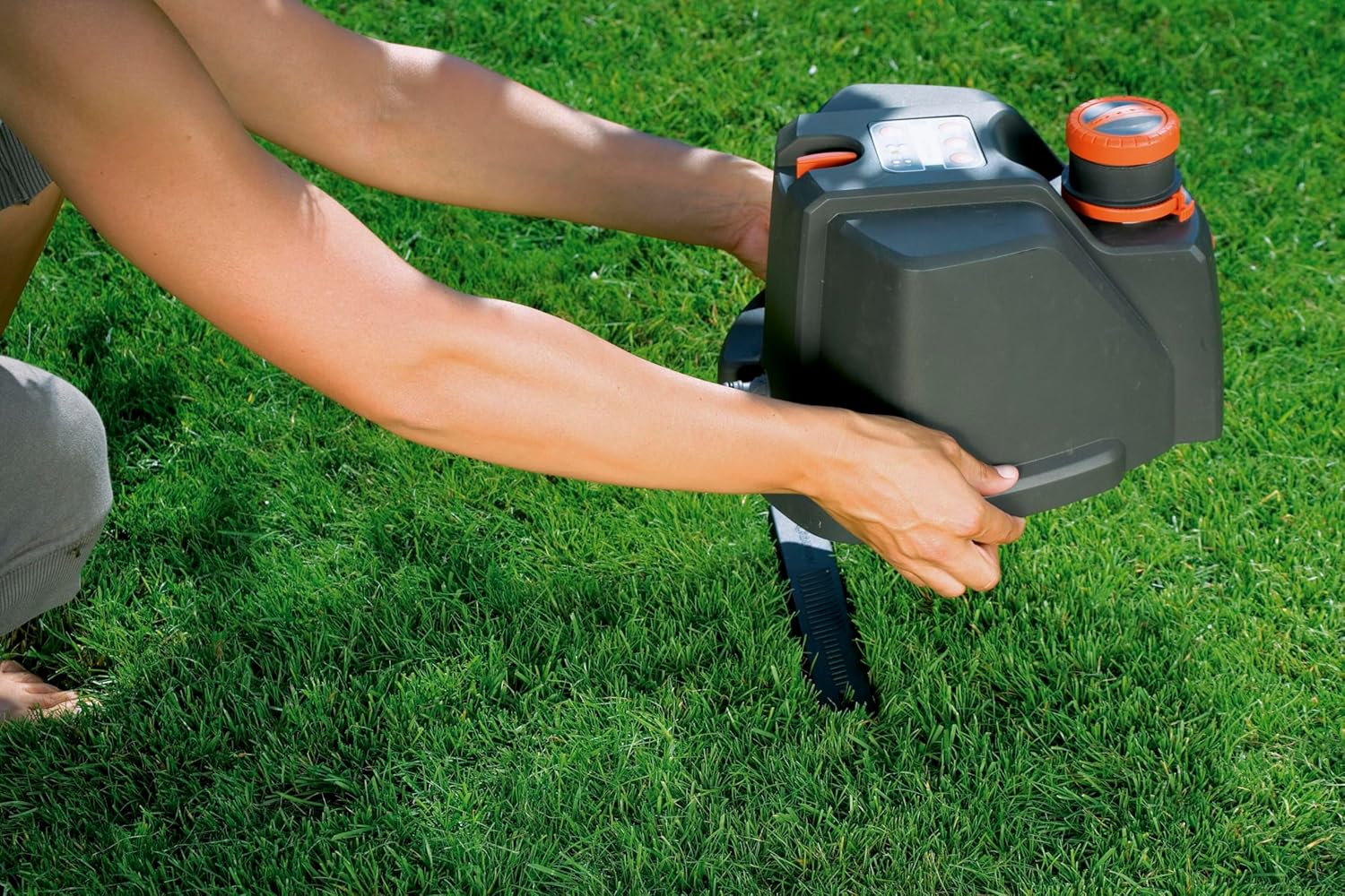 Gardena Comfort Vielflchenregner AquaContour Automatic: Flchenbewsserung für die individuelle Bewsserung nahezu jeder Gartenkontur, einfache Programmierung, Reichweite 2,5-10,5 m (8133-20)