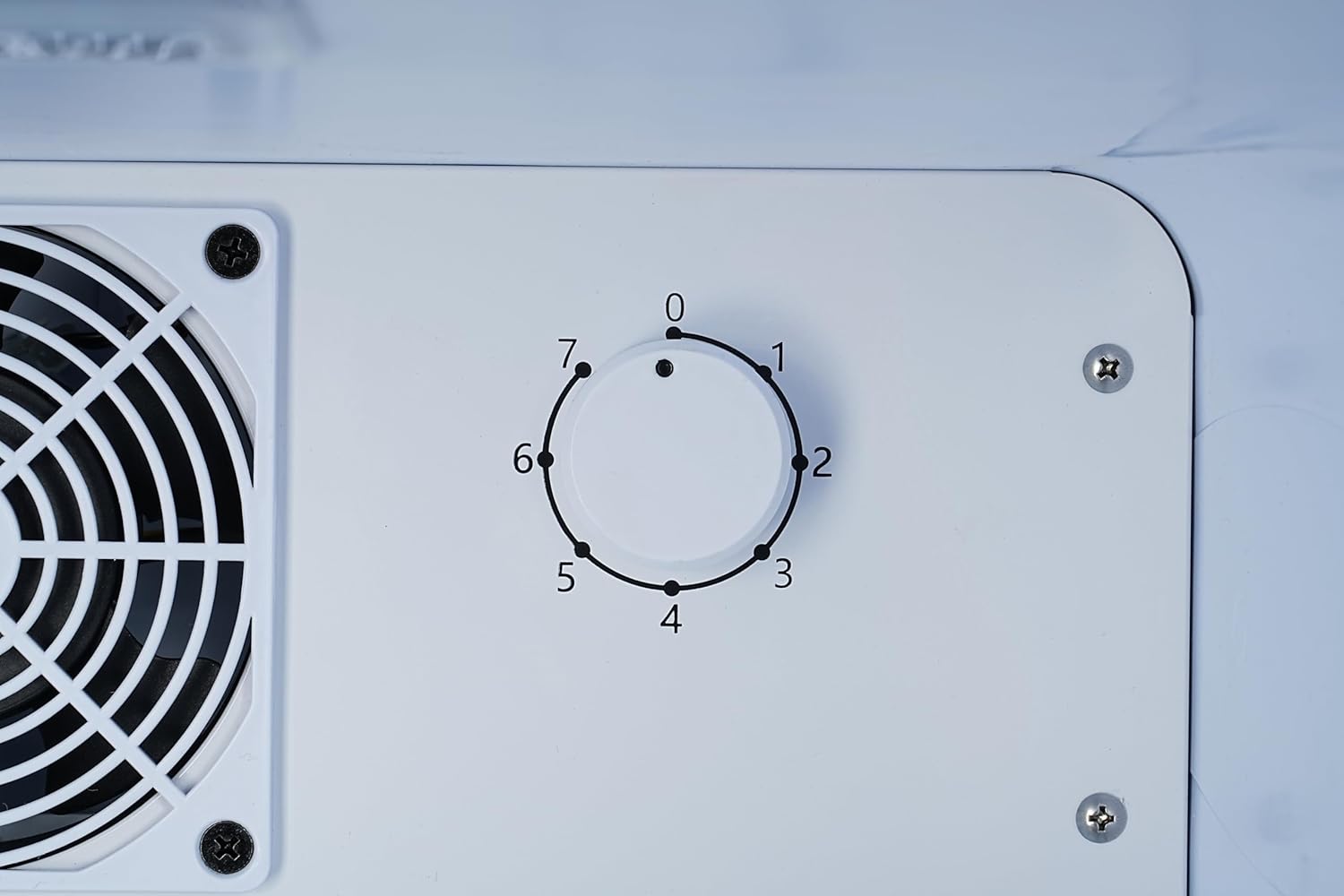 METRO Professional Mini-Kühlschrank GPC1088, 88 L, 1.052 kWh/24h, 3 Edelstahl-Drahtböden, schwarz