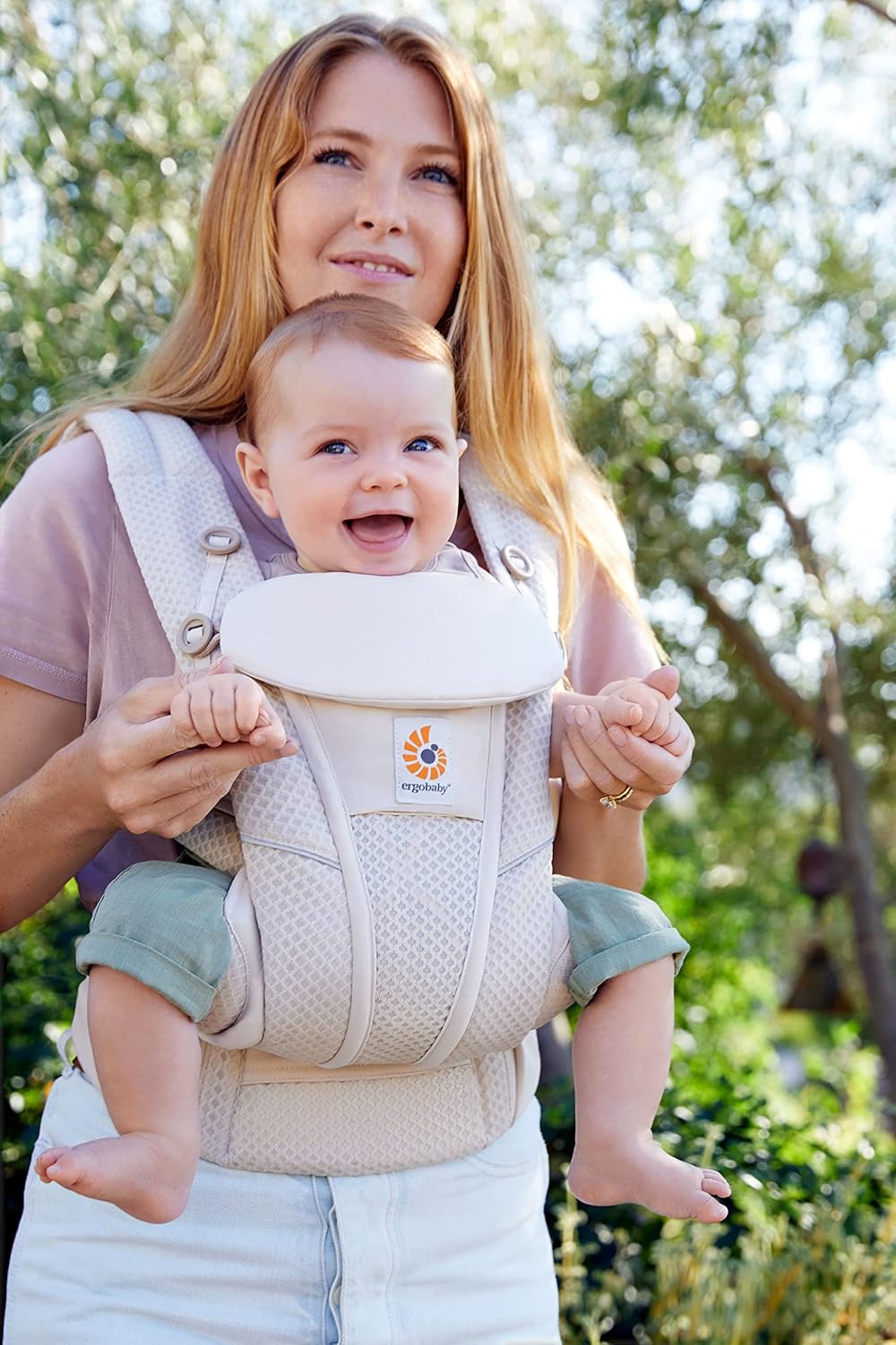 Ergobaby Omni Breeze Babytrage für Neugeborene ab Geburt bis 20kg, 4 Positionen SoftFlex Mesh Ergonomische Babybauchtrage Rückentrage Baby-Tragetasche, Natural Beige