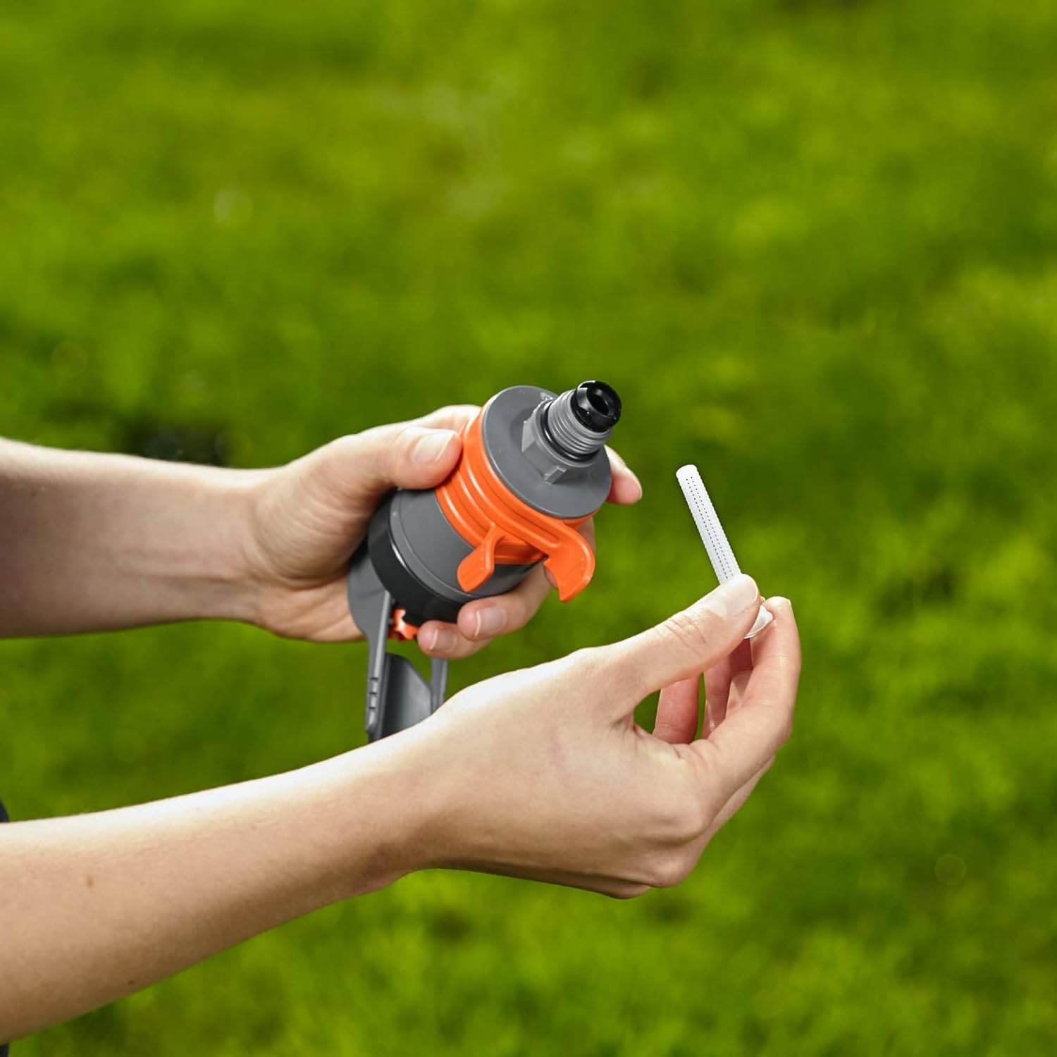 Gardena Comfort Vielflchenregner AquaContour Automatic: Flchenbewsserung für die individuelle Bewsserung nahezu jeder Gartenkontur, einfache Programmierung, Reichweite 2,5-10,5 m (8133-20)