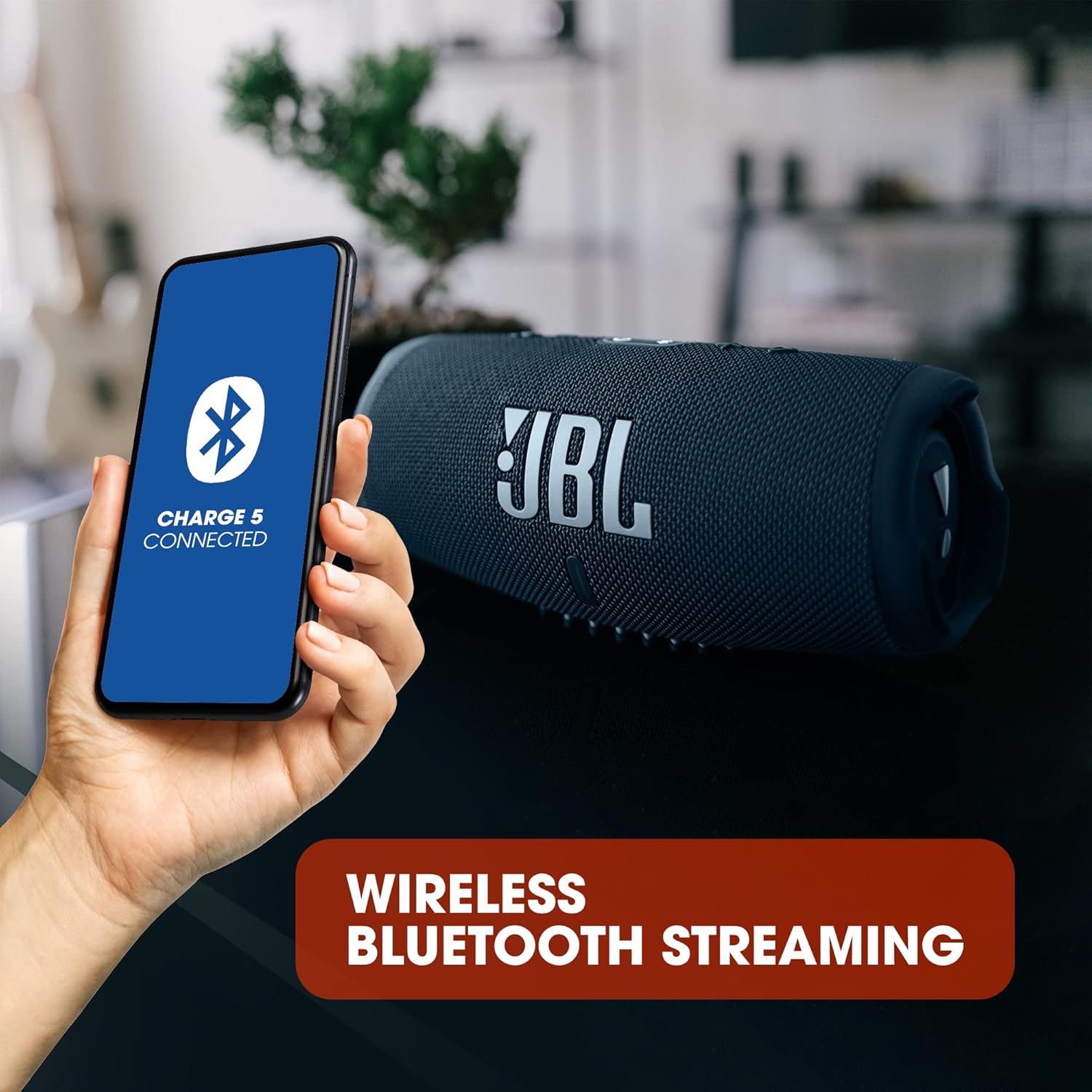 JBL Charge 5 Bluetooth-Lautsprecher in Schwarz – Wasserfeste, portable Boombox mit integrierter Powerbank – Eine Akku-Ladung für bis zu 20 Stunden kabellosen Musikgenuss