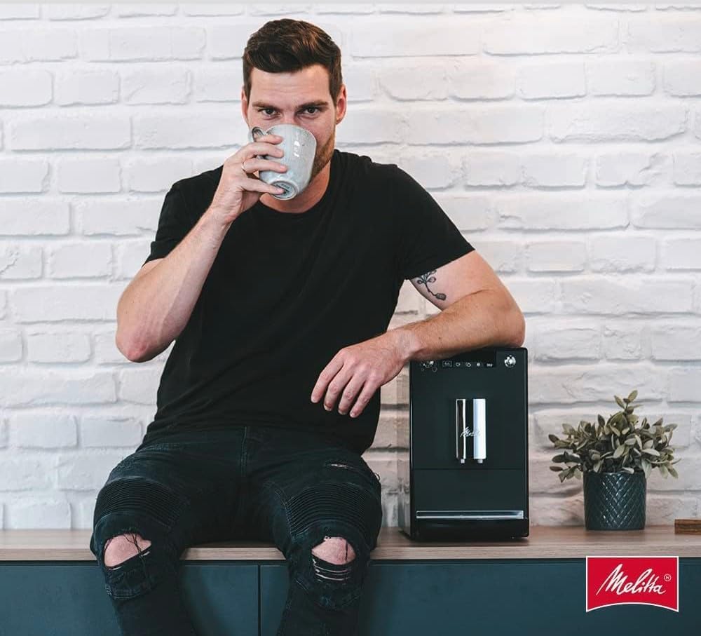 Melitta Solo - Kaffeevollautomat mit höhenverstellbarem Auslauf, kleine Kaffeemaschine mit abnehmbarem Wassertank, für z. B. Espresso oder Café Crème, silber