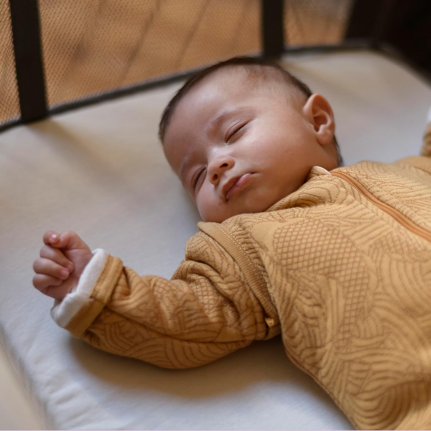 Maxi-Cosi Swift 3-in-1 Reisebett Baby, Babywiege, 0–3,5 Jahre, bis zu 15 kg, Reisebett höhenverstellbar, 2-in-1-Matratze, ultraleicht, in 1 Sekunde klappbar, Reisetasche, Eco Care, Beyond Grey