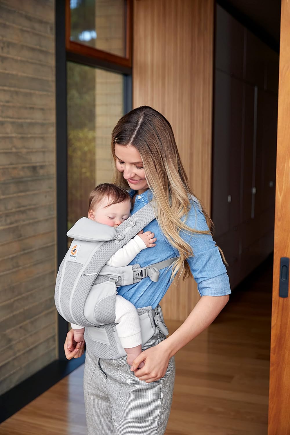 Ergobaby Omni Breeze Babytrage für Neugeborene ab Geburt bis 20kg, 4 Positionen SoftFlex Mesh Ergonomische Babybauchtrage Rückentrage Baby-Tragetasche, Natural Beige