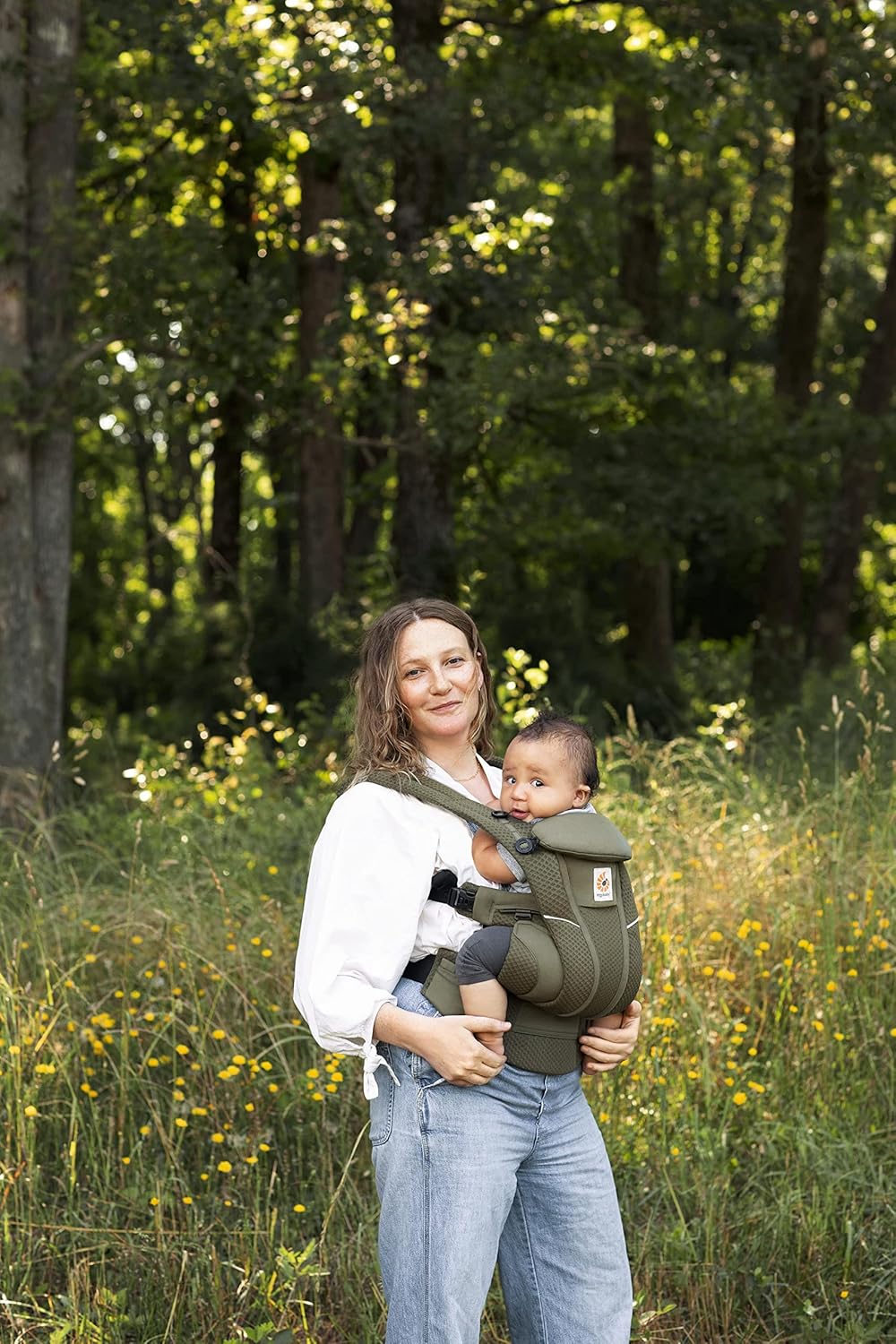 Ergobaby Omni Breeze Babytrage für Neugeborene ab Geburt bis 20kg, 4 Positionen SoftFlex Mesh Ergonomische Babybauchtrage Rückentrage Baby-Tragetasche, Natural Beige