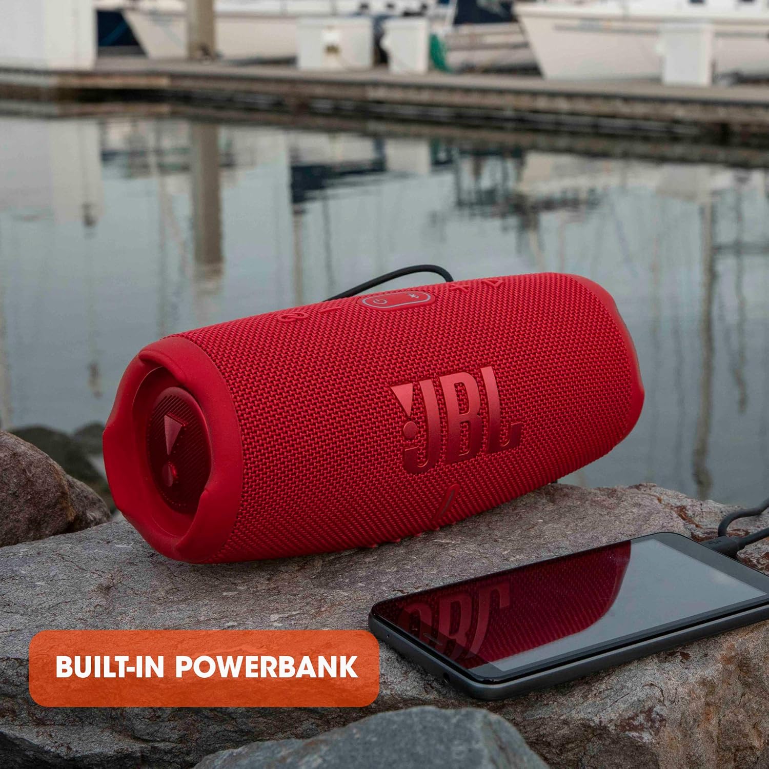 JBL Charge 5 Bluetooth-Lautsprecher in Schwarz – Wasserfeste, portable Boombox mit integrierter Powerbank – Eine Akku-Ladung für bis zu 20 Stunden kabellosen Musikgenuss