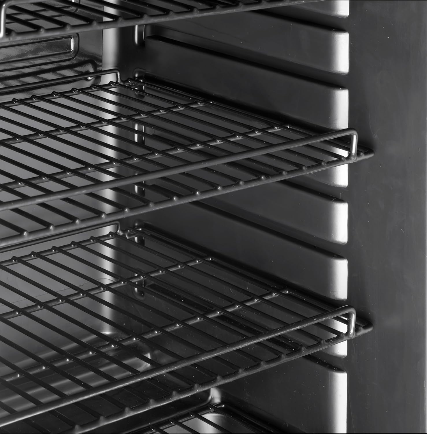 METRO Professional Mini-Kühlschrank GPC1088, 88 L, 1.052 kWh/24h, 3 Edelstahl-Drahtböden, schwarz