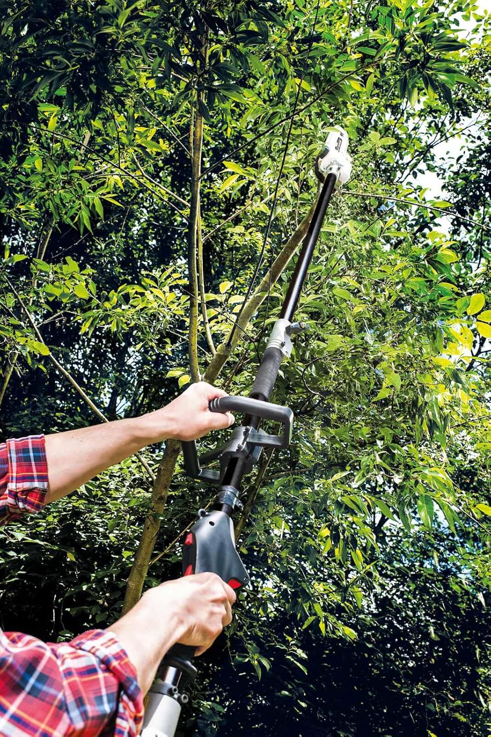 Scheppach Benzin Multigartengerät MT33P Multifunktionsgerät | 4in1 - Rasentrimmer Kettensäge Motorsense Heckenschere | 1,22PS Leistung | 2-Takt-Motor | inkl. Schultergurt und Hüftschutz