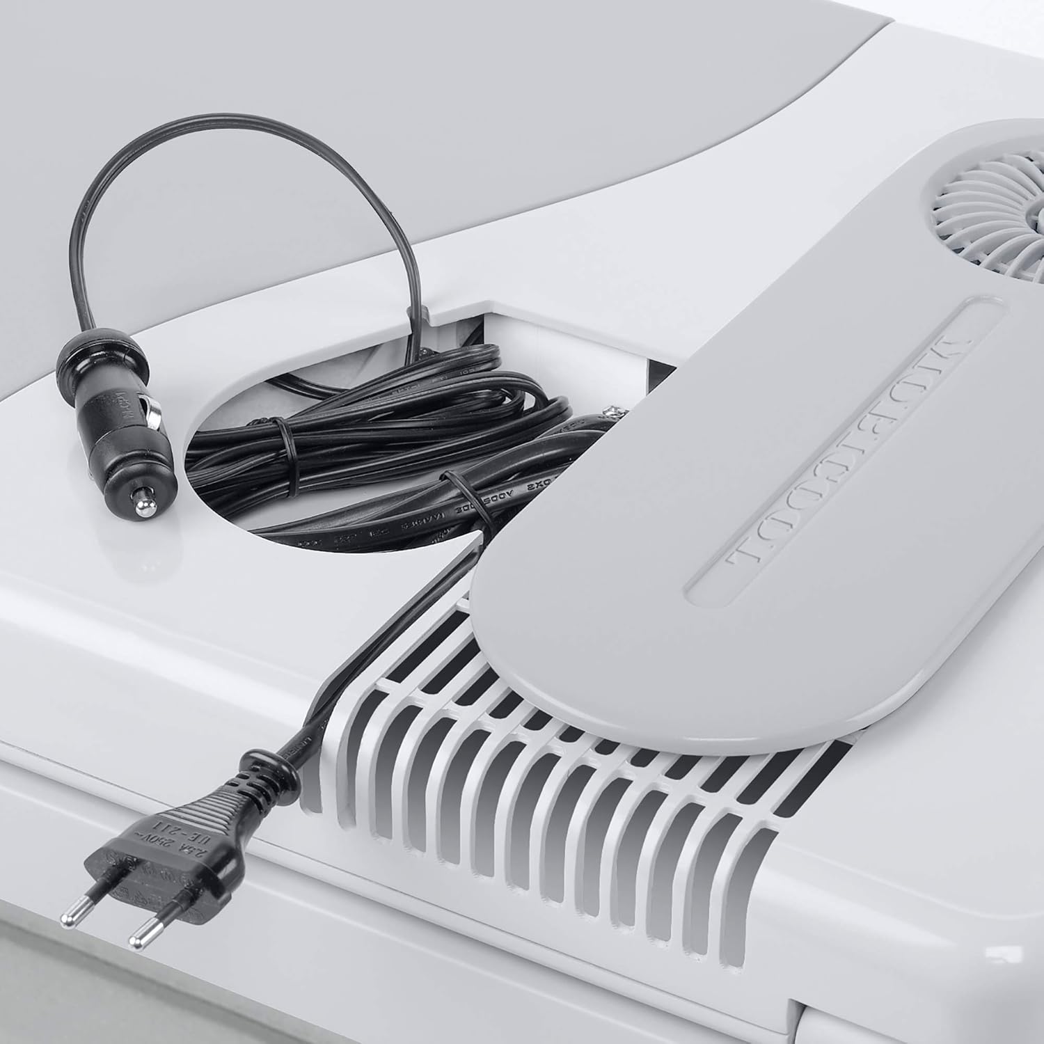 Mobicool Q40 AC/DC Portable Electric Aluminium Cooler, 39l, 12/230V, for Car, Truck, Boat, Camper Van, RV