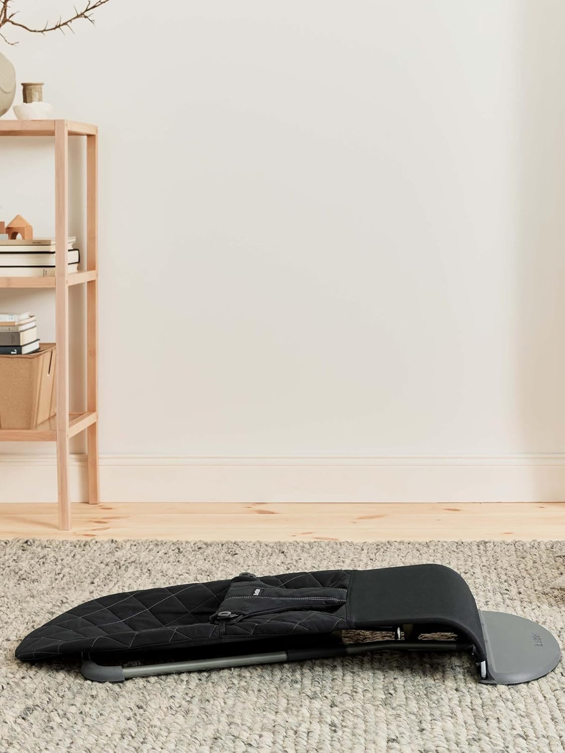 BabyBjörn Babywippe Bliss, Gewebt, Blütenblatt-Steppung, Sandgrau