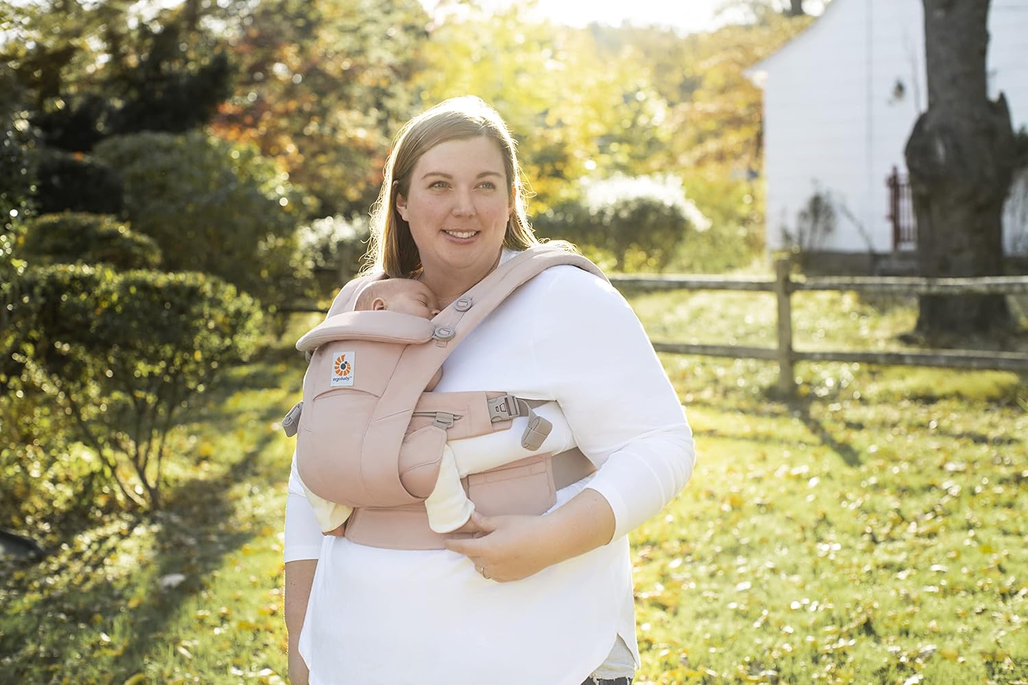 Ergobaby Omni Breeze Babytrage für Neugeborene ab Geburt bis 20kg, 4 Positionen SoftFlex Mesh Ergonomische Babybauchtrage Rückentrage Baby-Tragetasche, Natural Beige