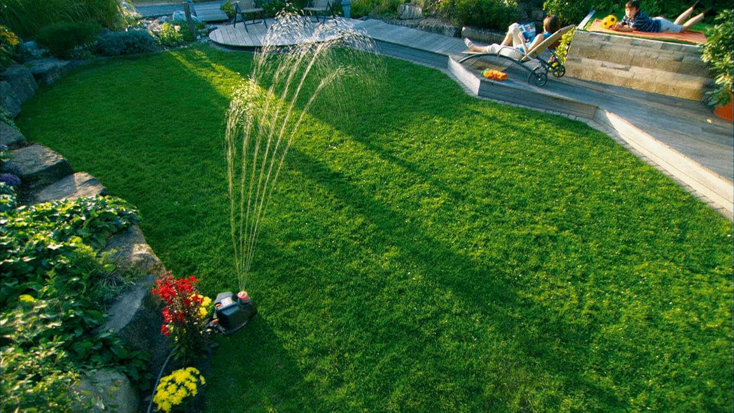 Gardena Comfort Vielflchenregner AquaContour Automatic: Flchenbewsserung für die individuelle Bewsserung nahezu jeder Gartenkontur, einfache Programmierung, Reichweite 2,5-10,5 m (8133-20)