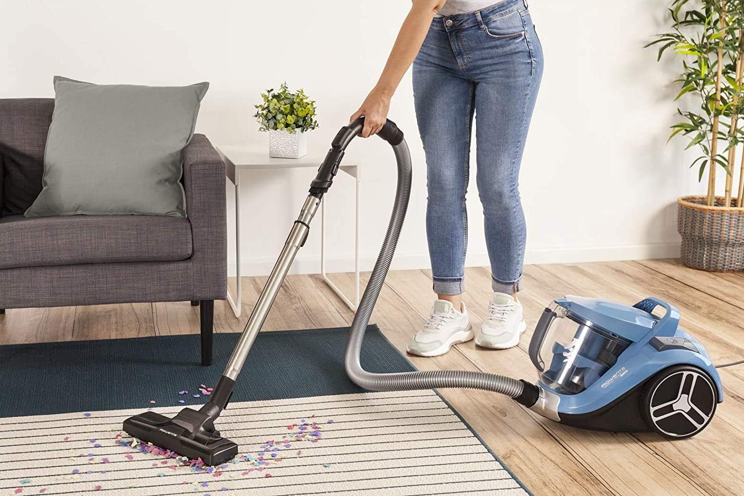 Rowenta RO4825 beutelloser Bodenstaubsauger Compact Power XXL | 550 Watt | 2,5L Staubvolumen | Kompakt & leise | Extreme Saugleistung | Hocheffizienter Saugkopf | Schwarz/Grau