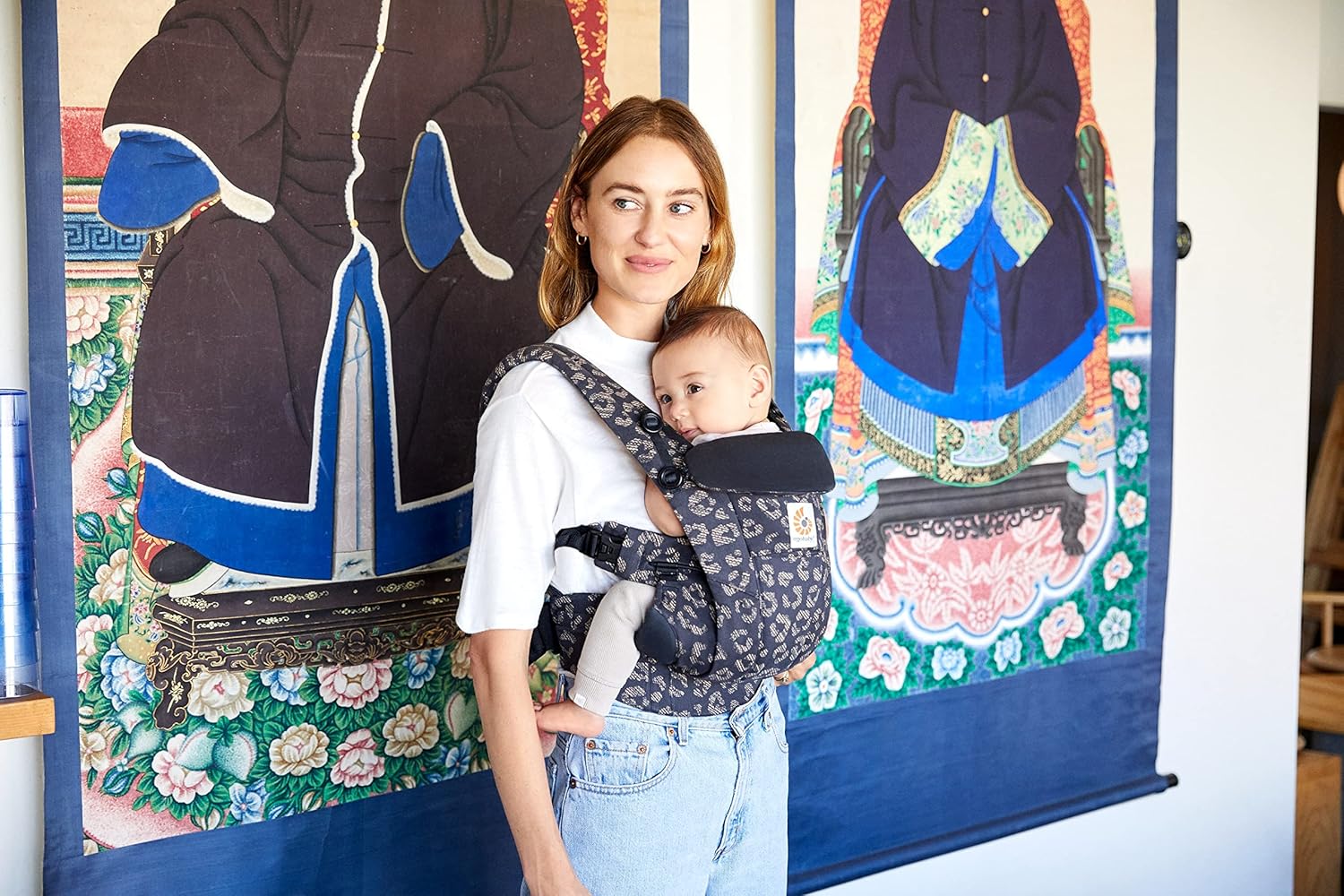 Ergobaby Omni Breeze Babytrage für Neugeborene ab Geburt bis 20kg, 4 Positionen SoftFlex Mesh Ergonomische Babybauchtrage Rückentrage Baby-Tragetasche, Natural Beige