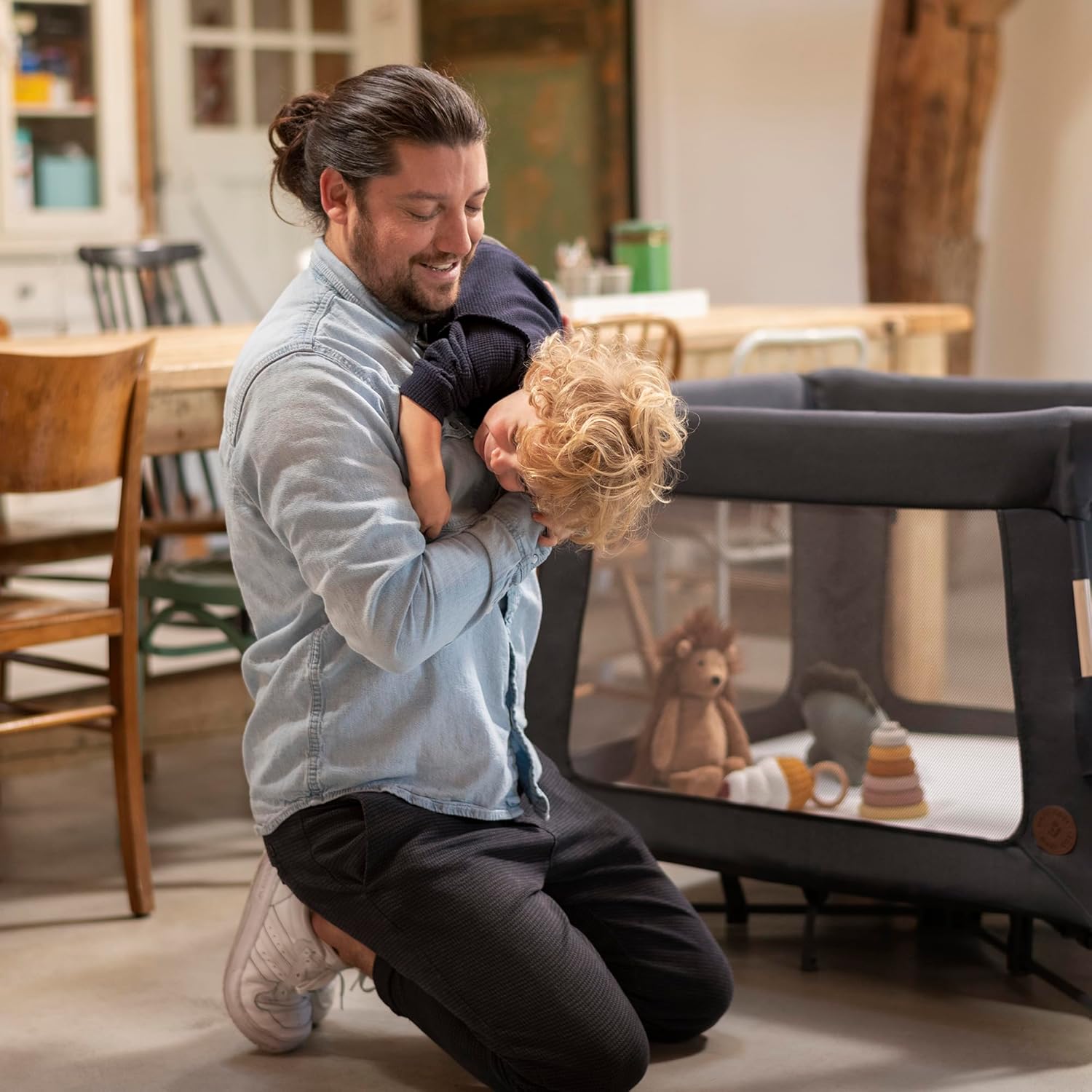 Maxi-Cosi Swift 3-in-1 Reisebett Baby, Babywiege, 0–3,5 Jahre, bis zu 15 kg, Reisebett höhenverstellbar, 2-in-1-Matratze, ultraleicht, in 1 Sekunde klappbar, Reisetasche, Eco Care, Beyond Grey