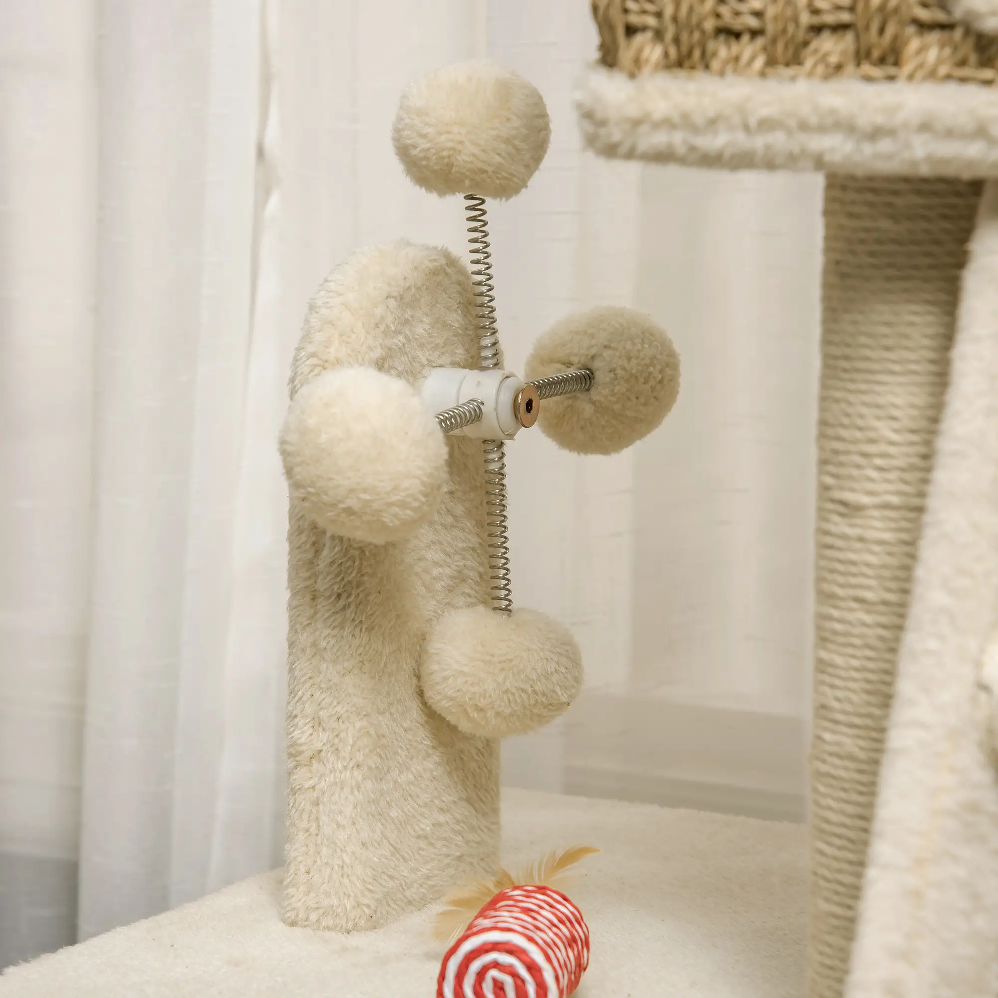 PawHut Kratzbaum Katzenhöhle 2in1 mit Sisal-Kratzstämmen