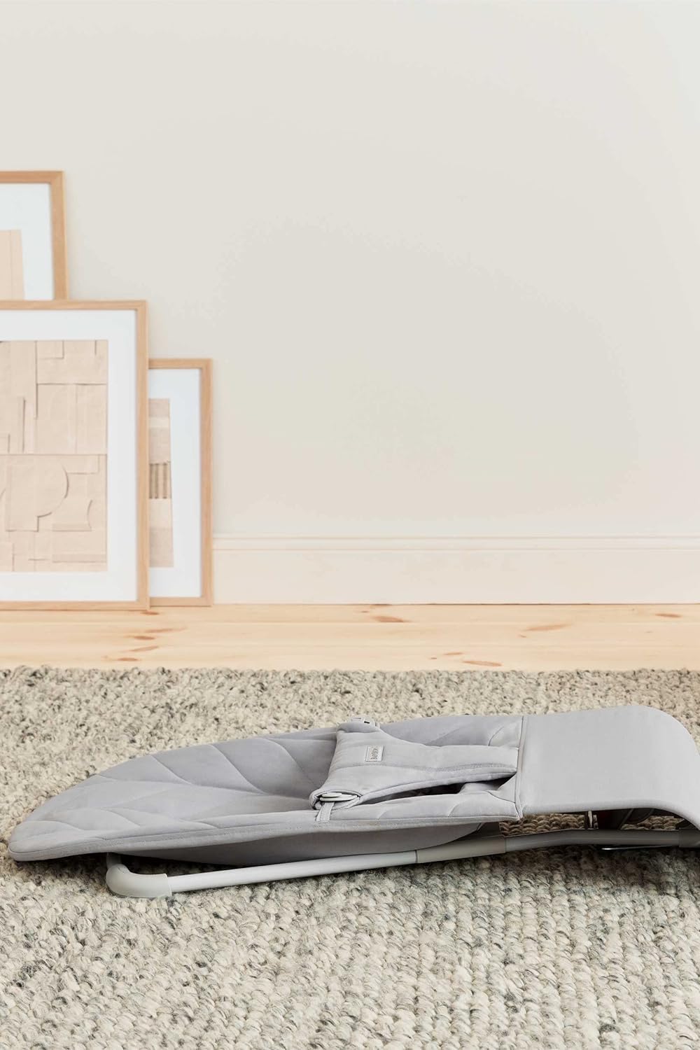 BabyBjörn Babywippe Bliss, Gewebt, Blütenblatt-Steppung, Sandgrau