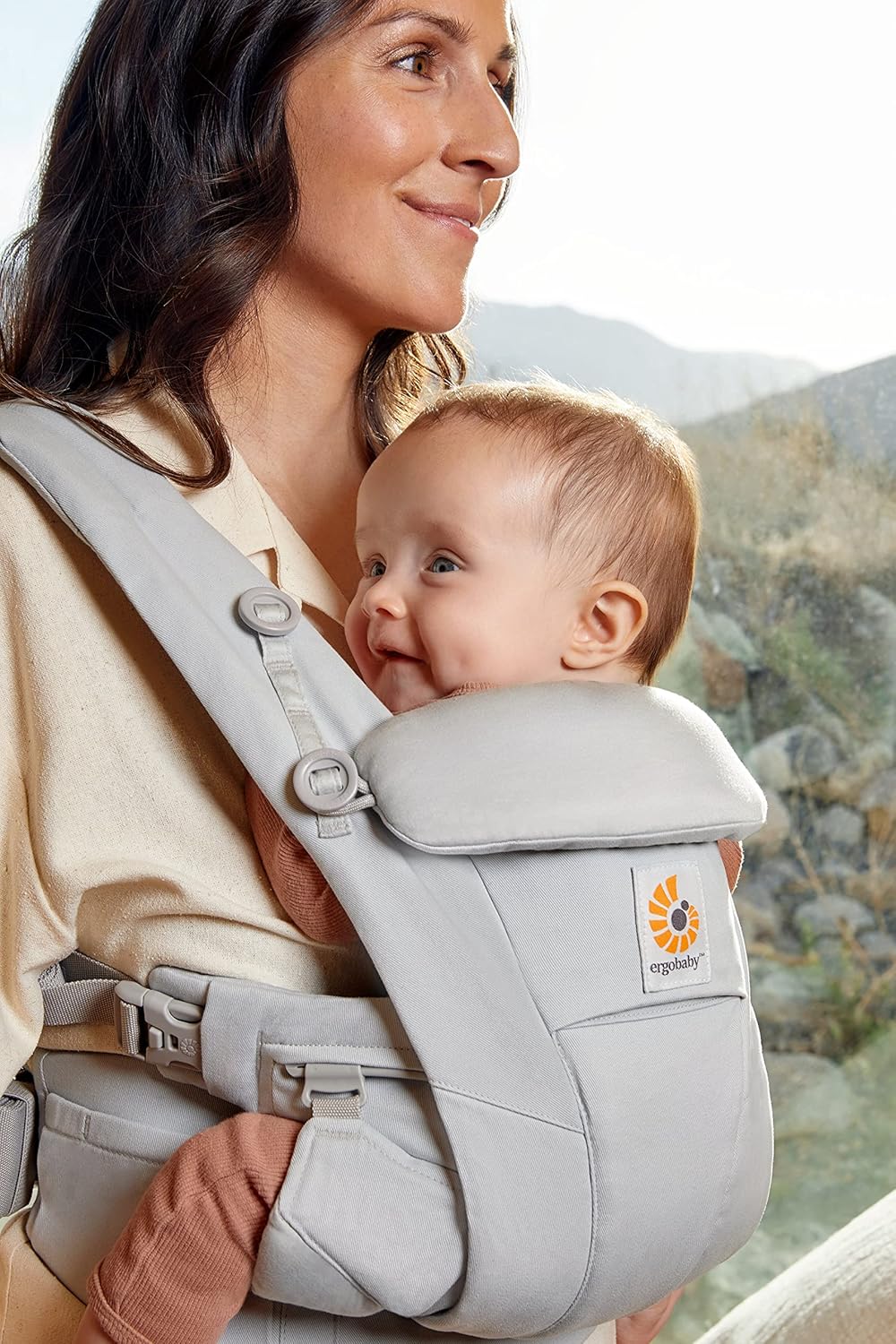 Ergobaby Omni Breeze Babytrage für Neugeborene ab Geburt bis 20kg, 4 Positionen SoftFlex Mesh Ergonomische Babybauchtrage Rückentrage Baby-Tragetasche, Natural Beige