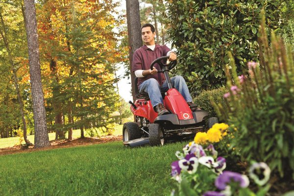 Troy Bilt TB30 382cc 30 Zoll 6-Gang Premium-Aufsitzrasenmäher für die Nachbarschaft, generalüberholt