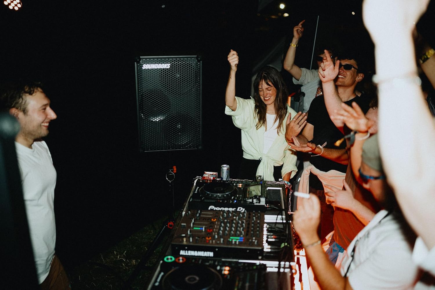 SOUNDBOKS 4 - Bluetooth Performance Speaker - USB-C-Aufladung Akku - Lautester Party Lautsprecher mit 40 Stunden Akku - Kabelloser und tragbarer Lautsprecher - Designed in Dänemark - 126dB (Schwarz)